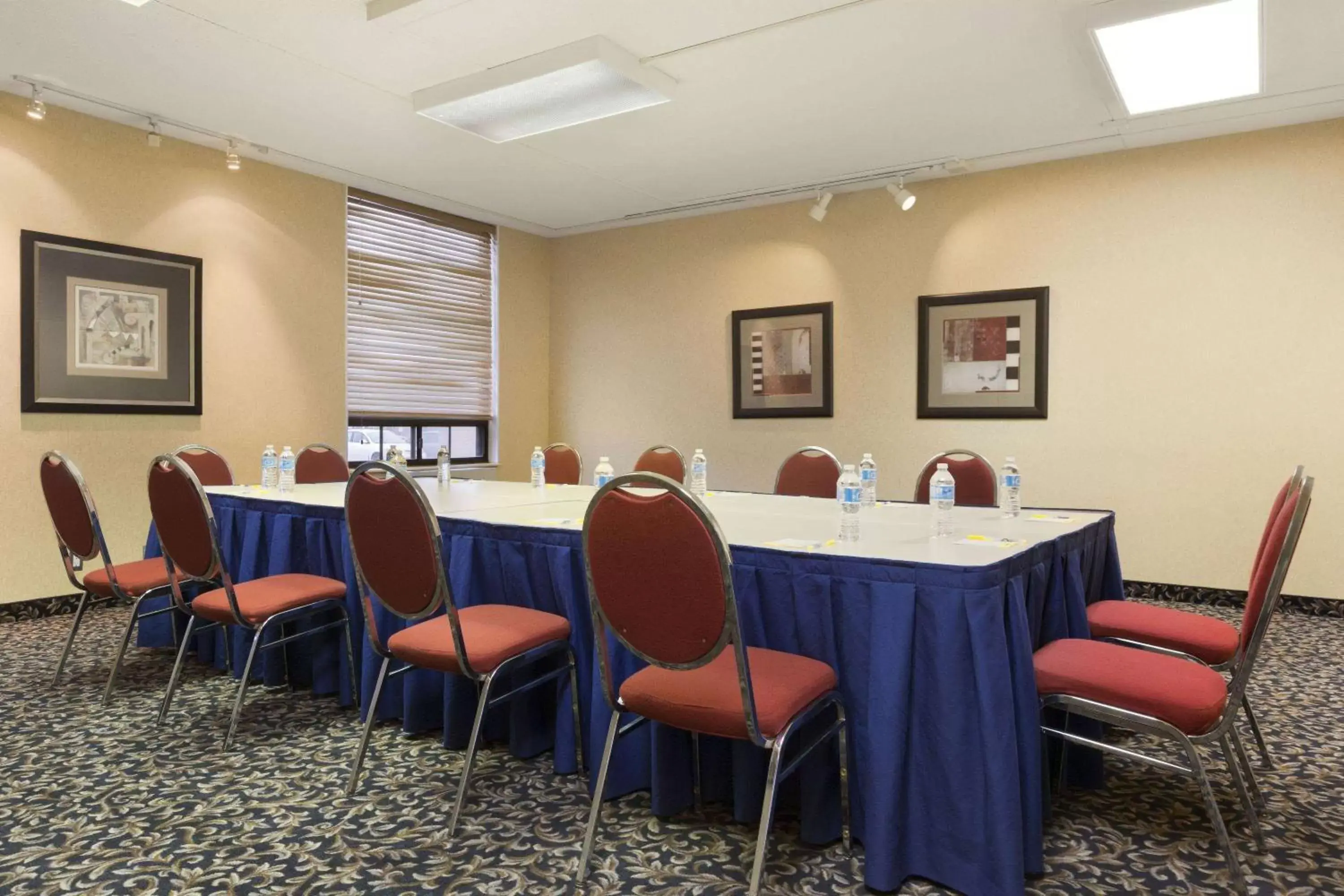 Meeting/conference room in Days Inn by Wyndham Ottawa West