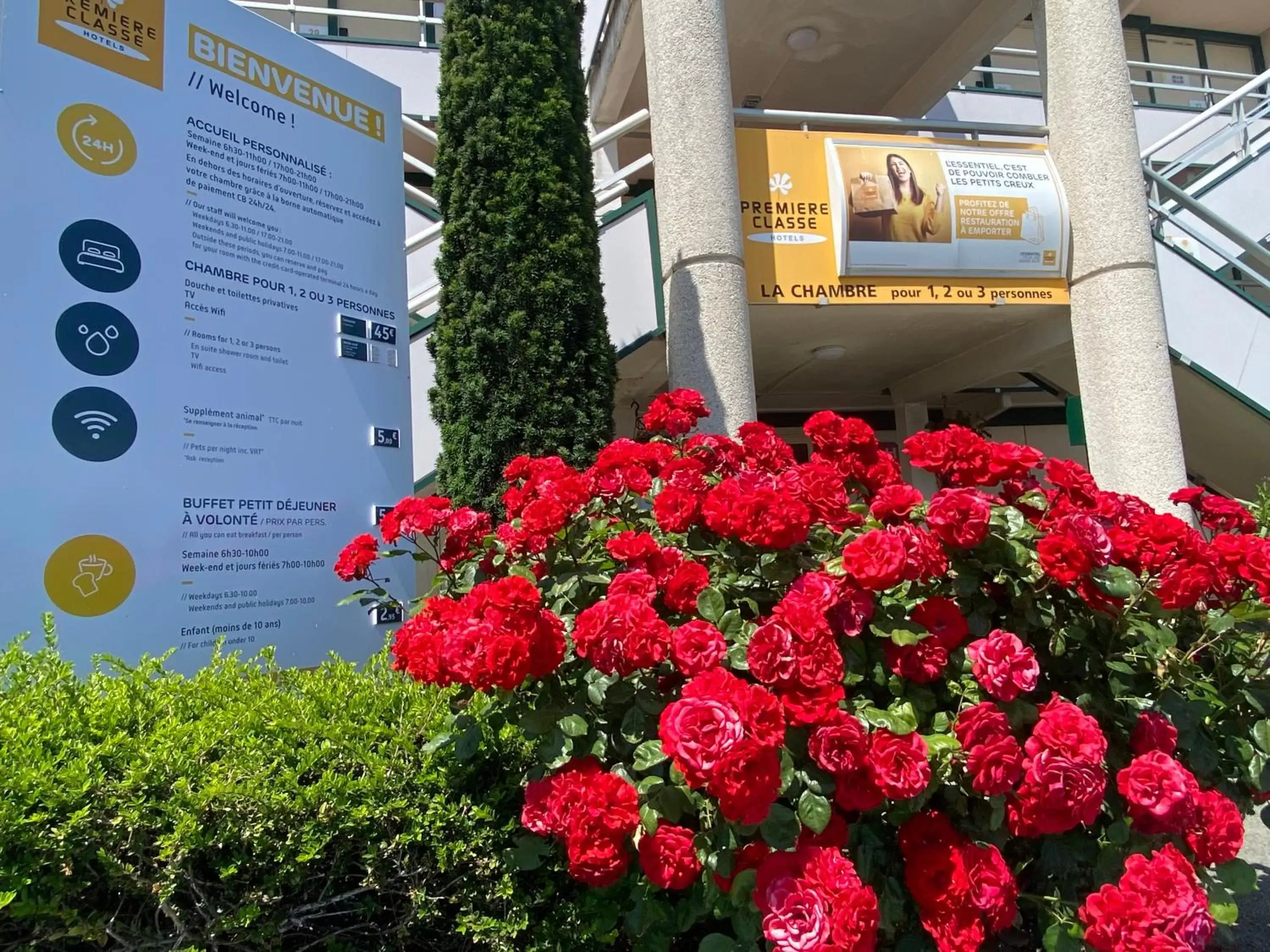 Property building, Property Logo/Sign in Premiere Classe La Rochelle Sud - Angoulins