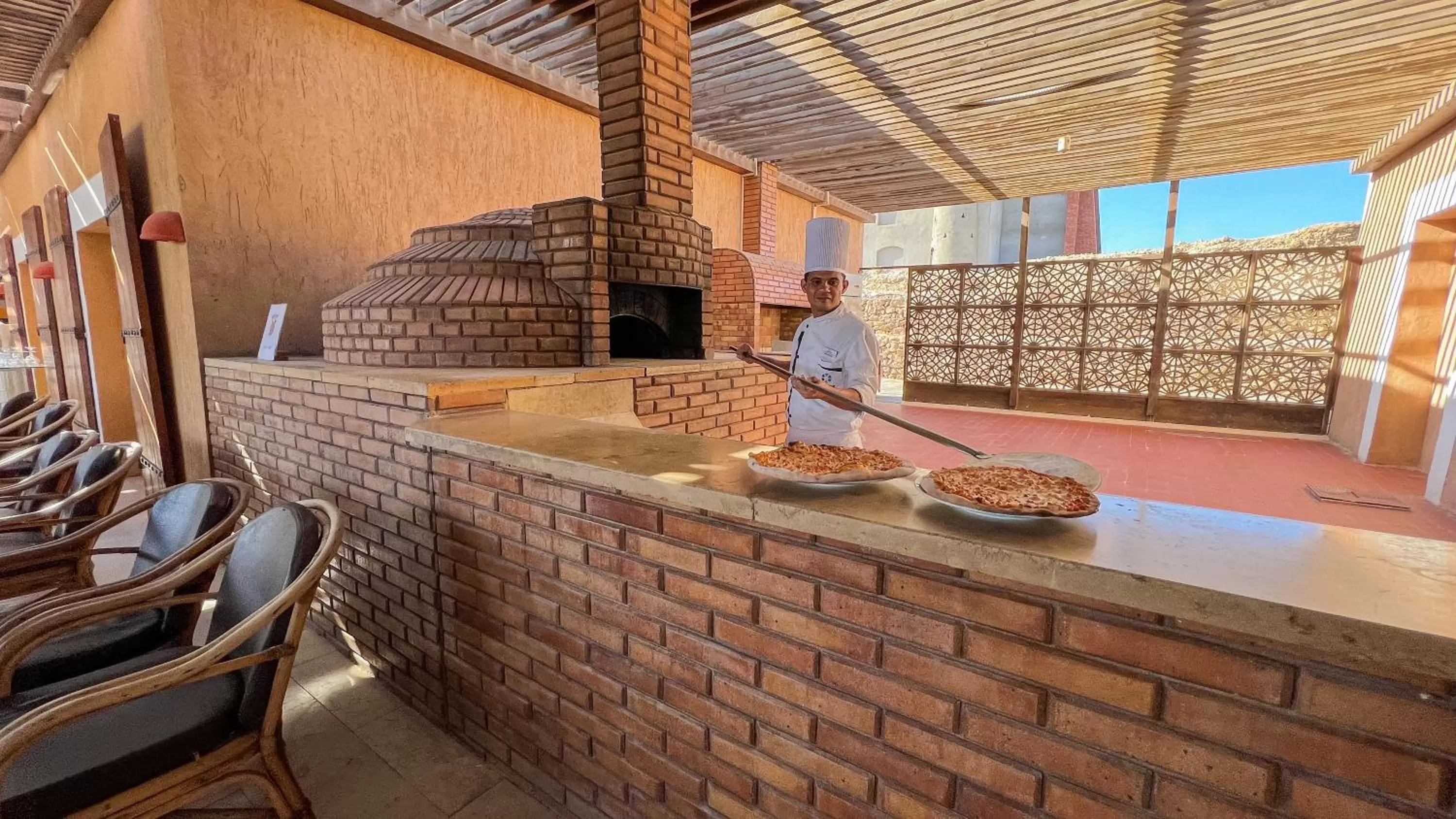 Restaurant/places to eat in Gemma Resort