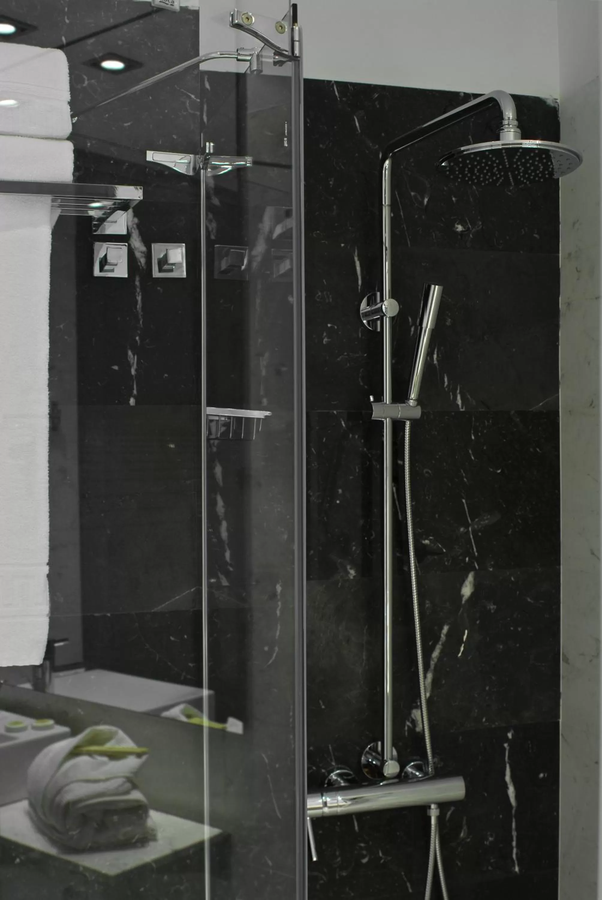 Bathroom in Grupotel Gran Via 678