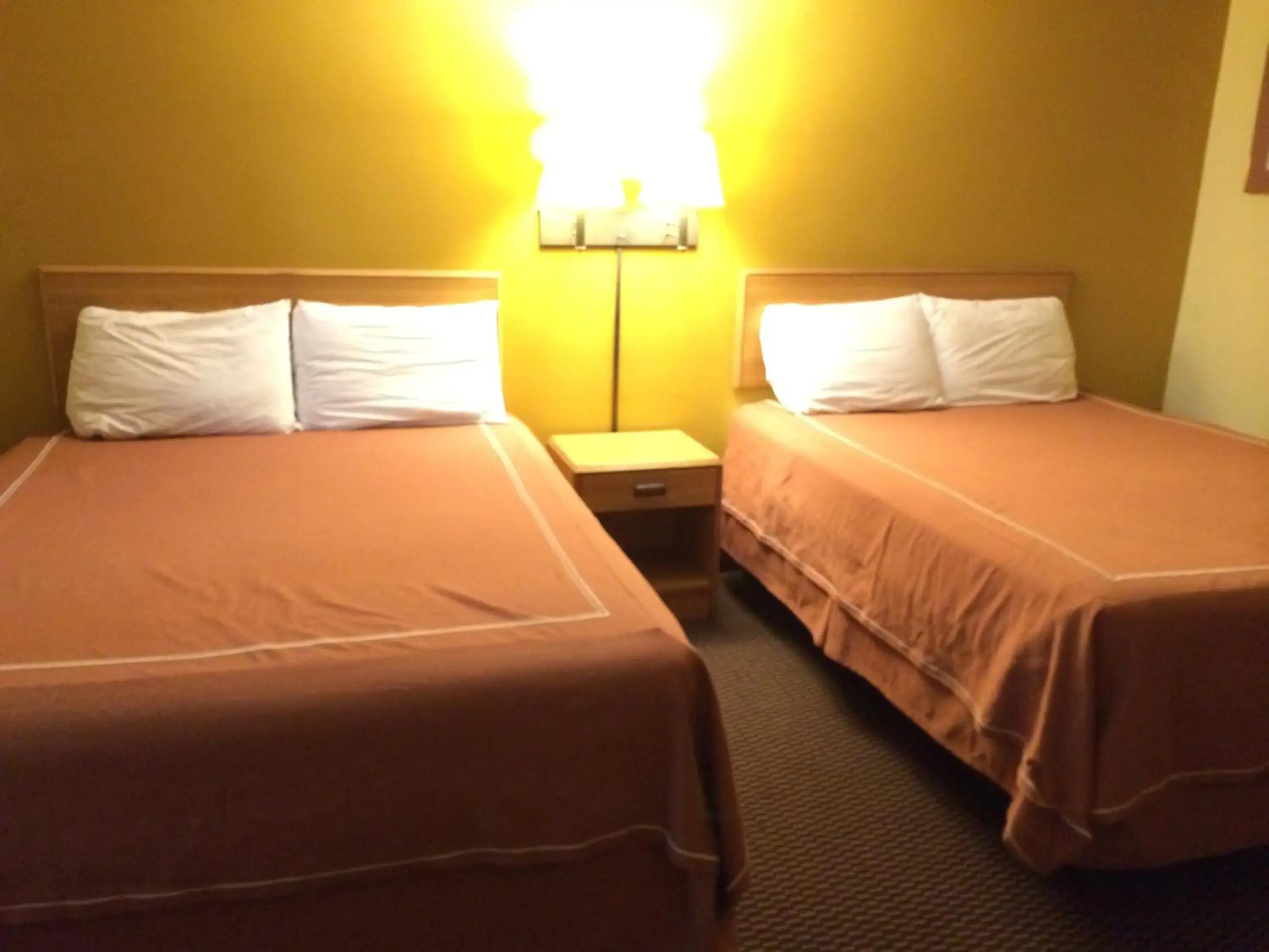 Bed in Caravan Motel