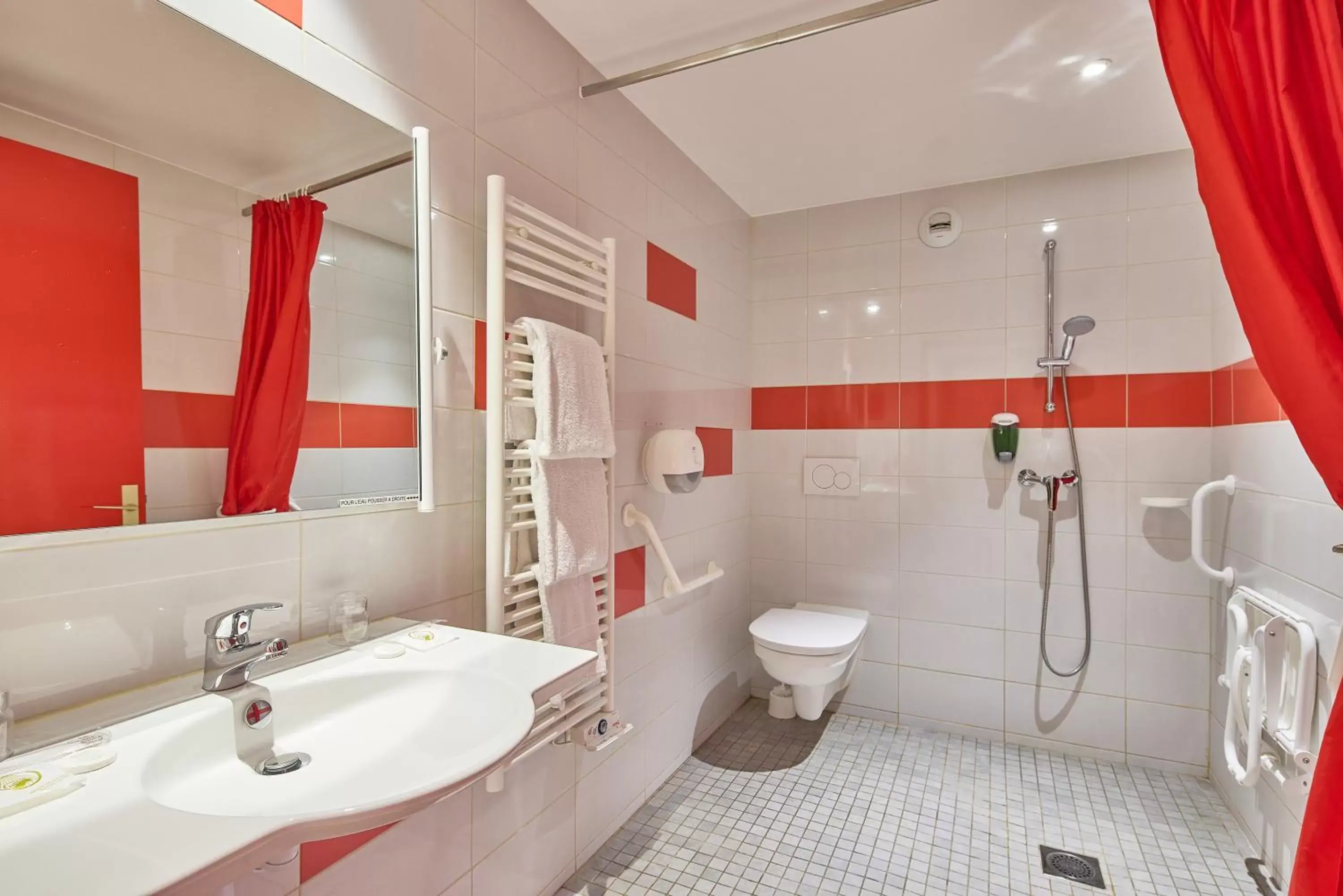 Bathroom in Hôtel Saint Laurent