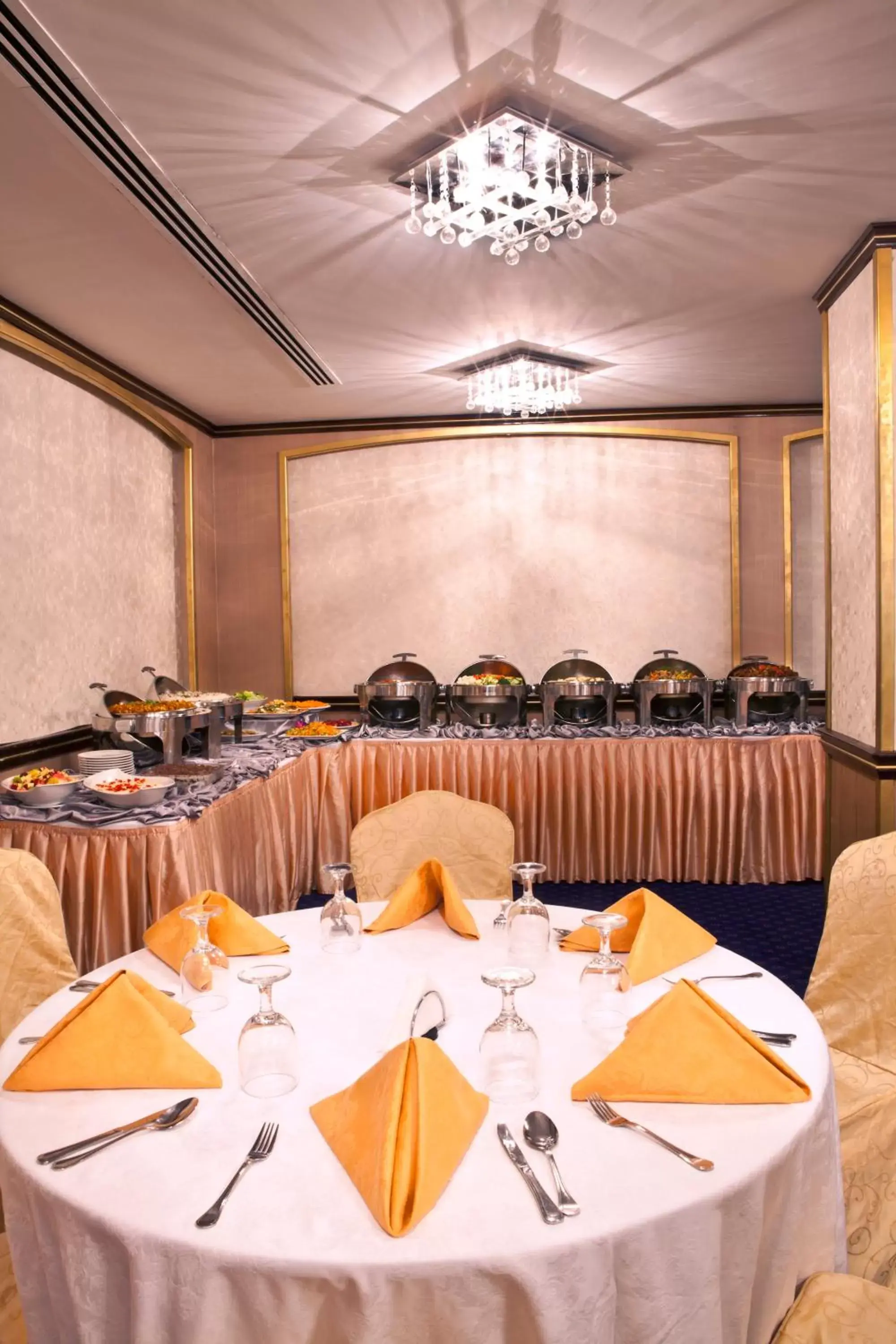 Restaurant/Places to Eat in Landmark Riqqa Hotel