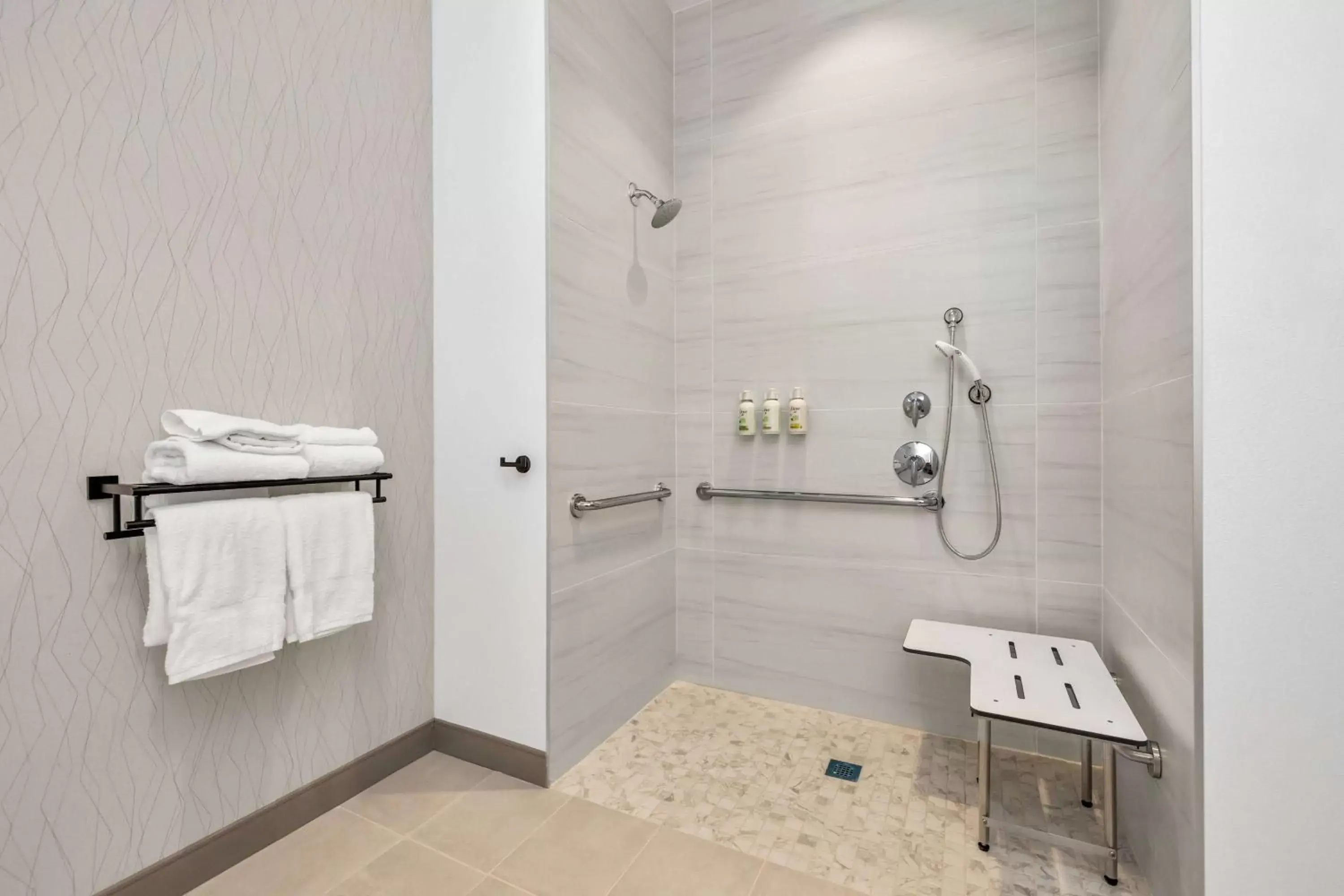 Bathroom in La Quinta Inn & Suites by Wyndham San Jose Silicon Valley