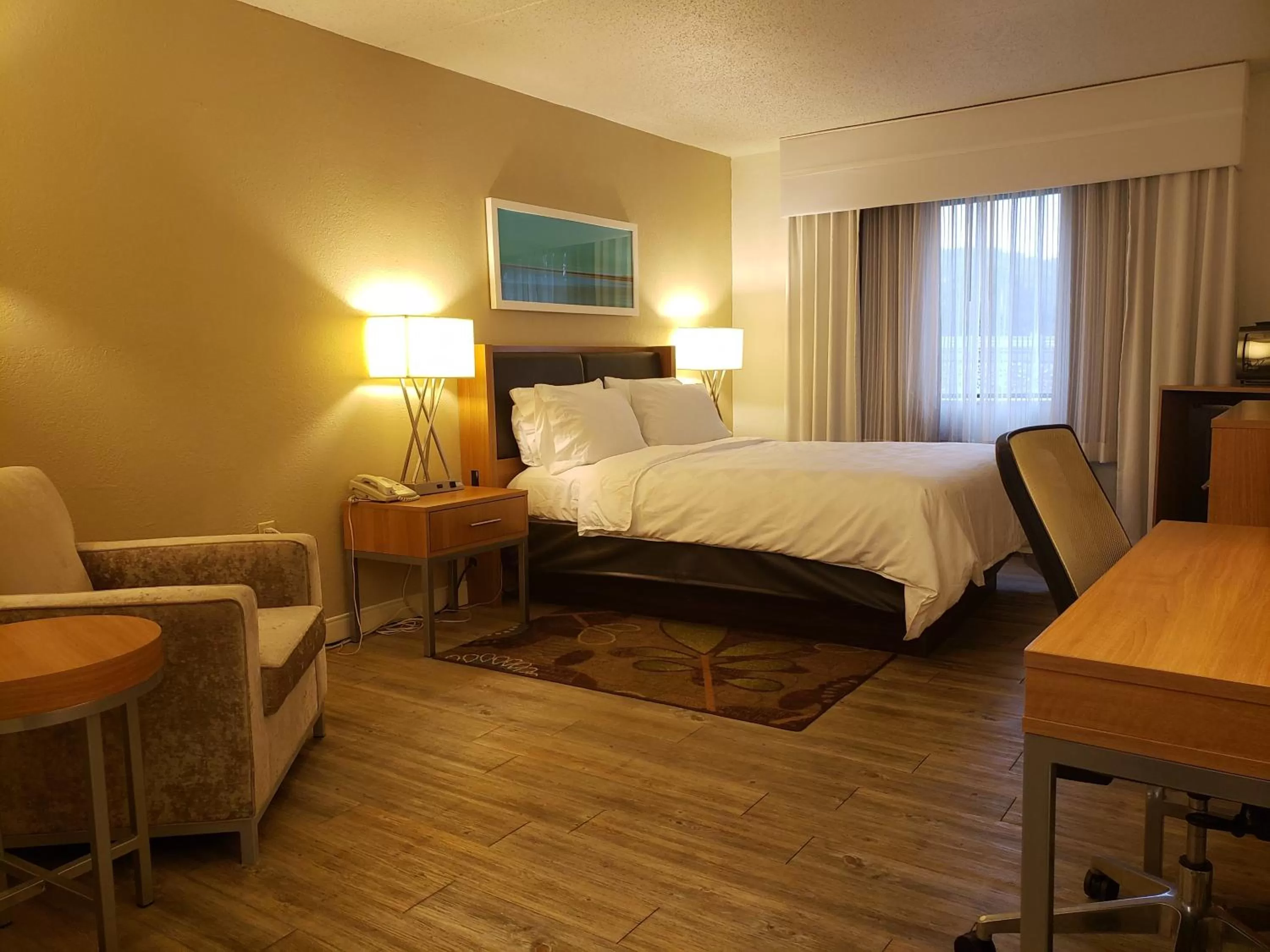 Photo of the whole room, Bed in Holiday Inn Express Hotel Pittsburgh-North/Harmarville by IHG