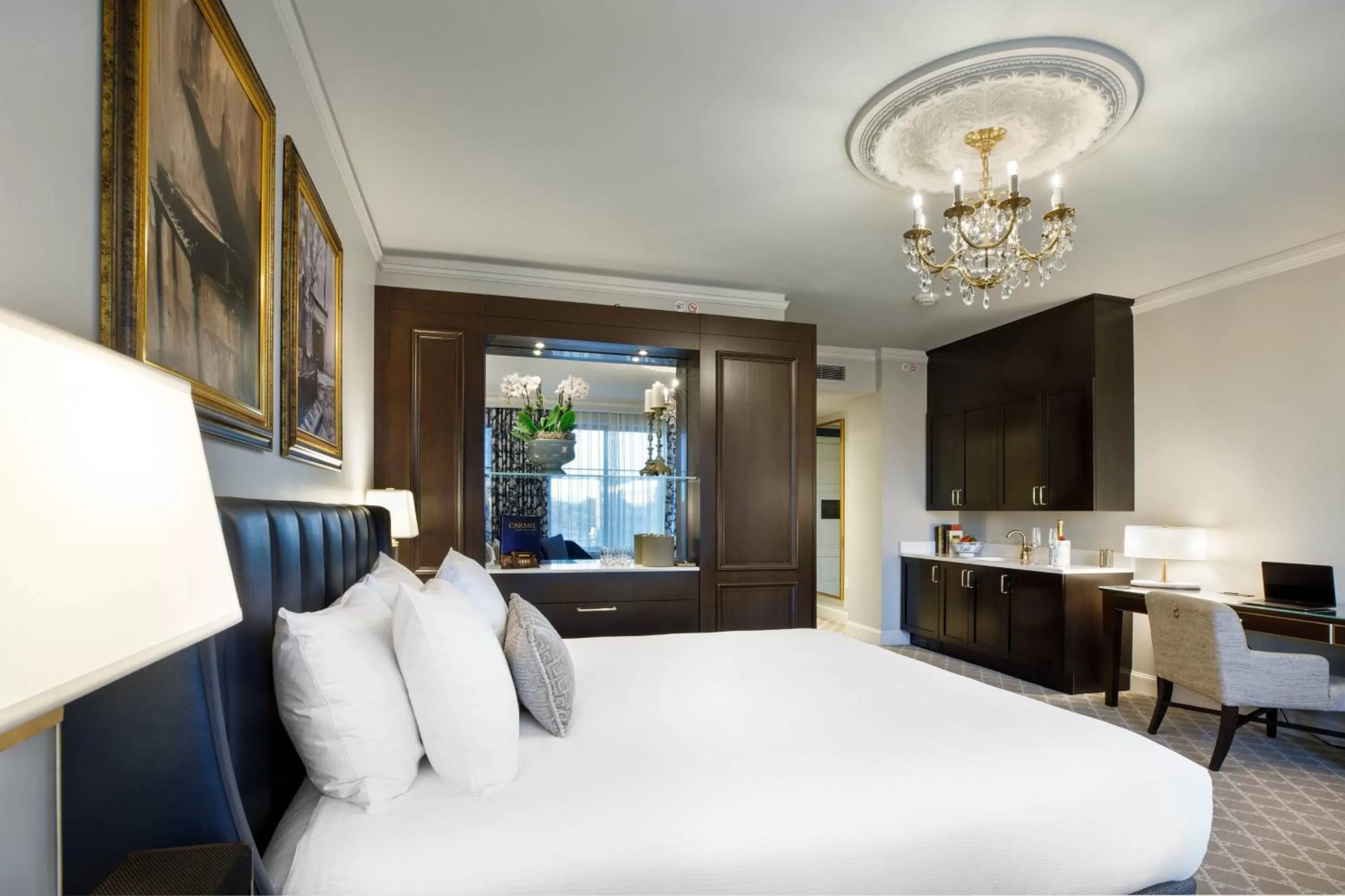 Photo of the whole room, Bed in Hotel Carmichael, Autograph Collection