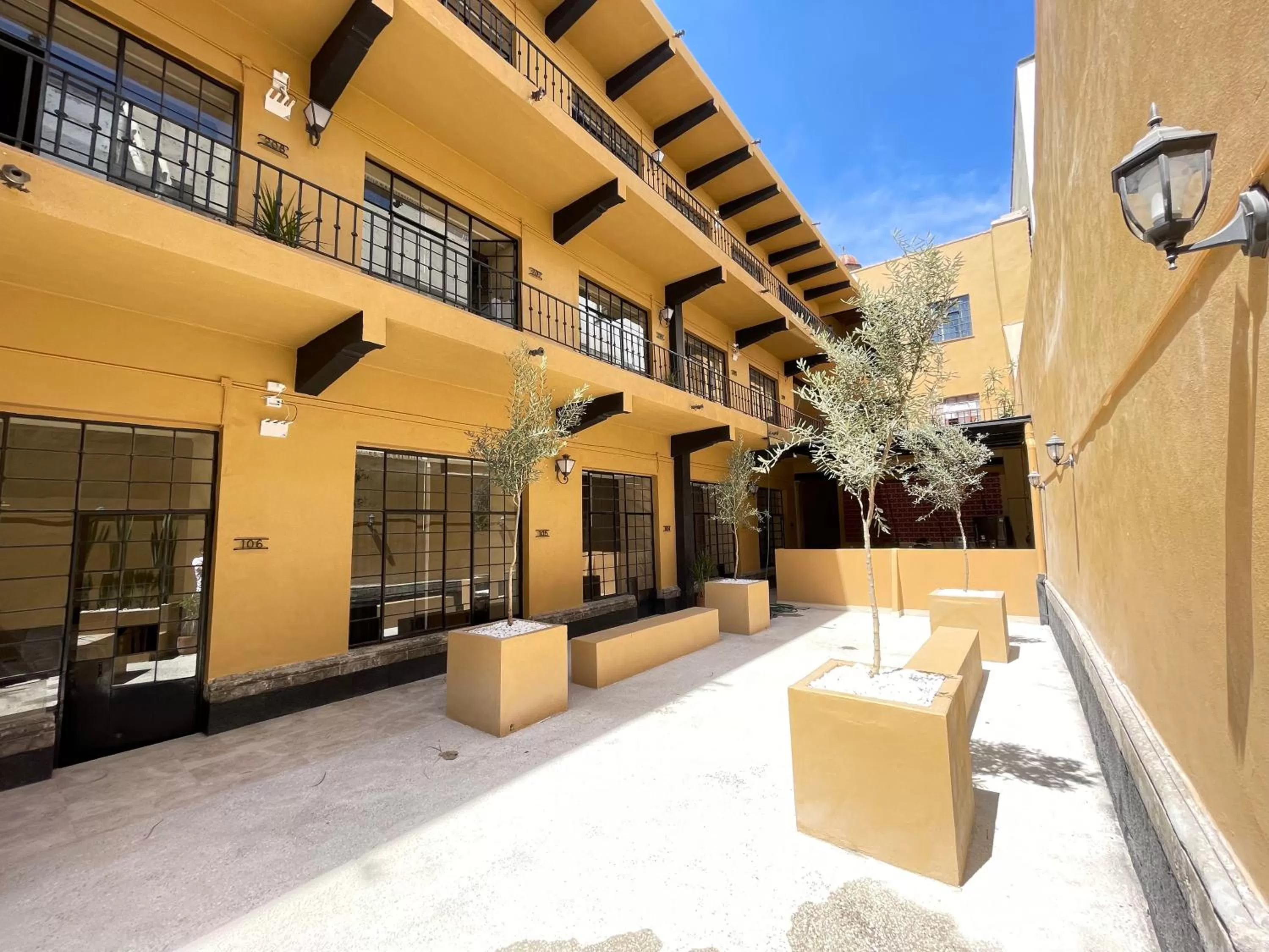 Property building in Colmena Hotel CDMX Centro