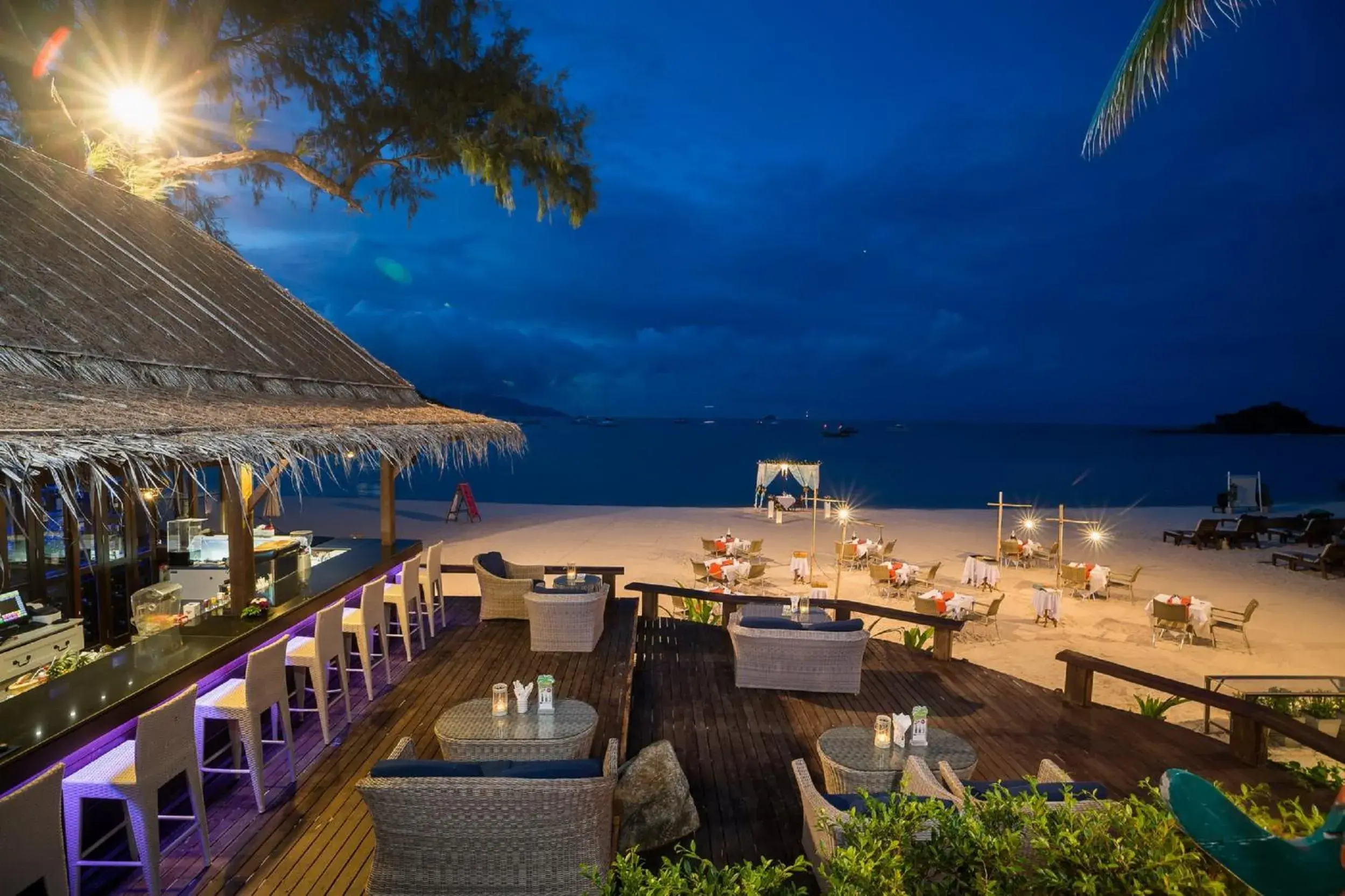 Lounge or bar in Royal Muang Samui Villas - SHA Extra Plus Lounge or bar in Royal Muang Samui Villas - SHA Extra Plus