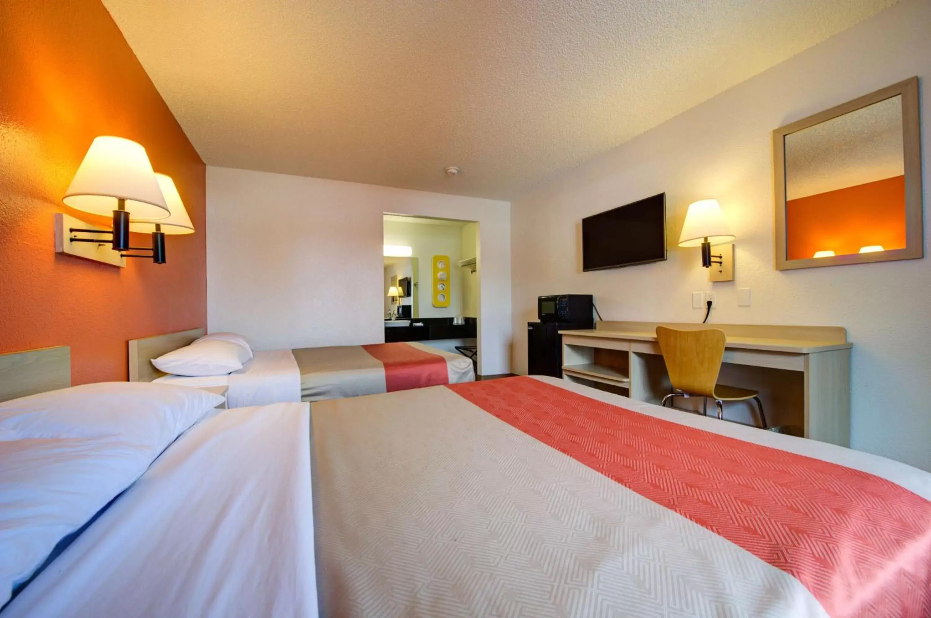 TV and multimedia, Bed in Motel 6-Seattle, WA - Airport