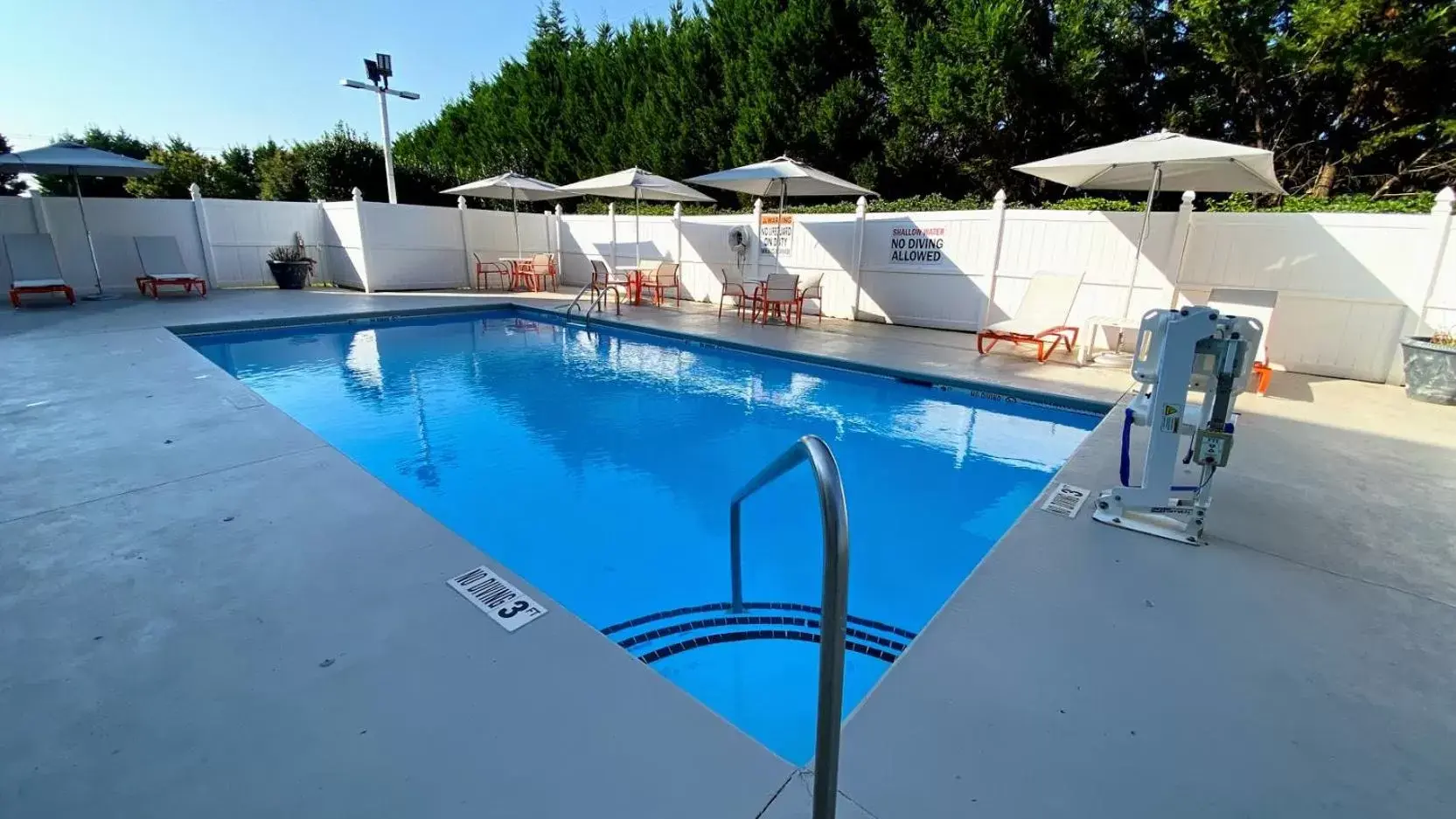 Swimming Pool in Holiday Inn Spartanburg Northwest