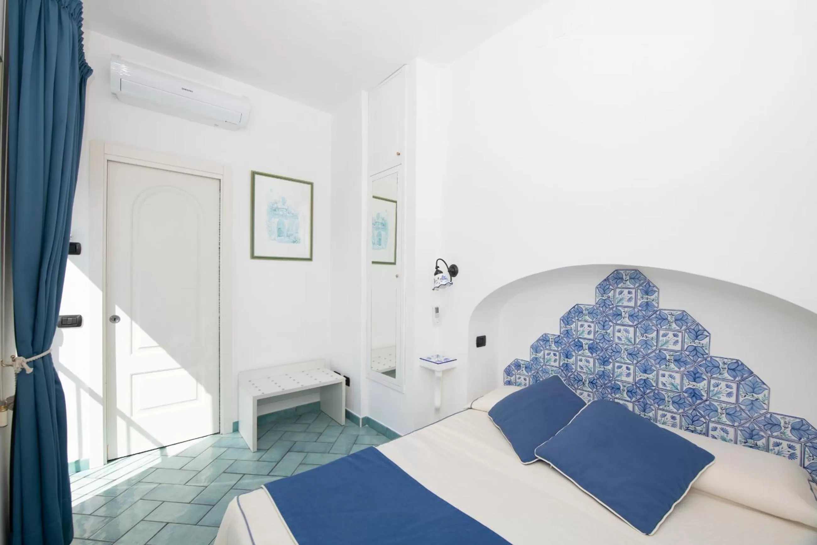 Photo of the whole room, Bed in Hotel La Ninfa