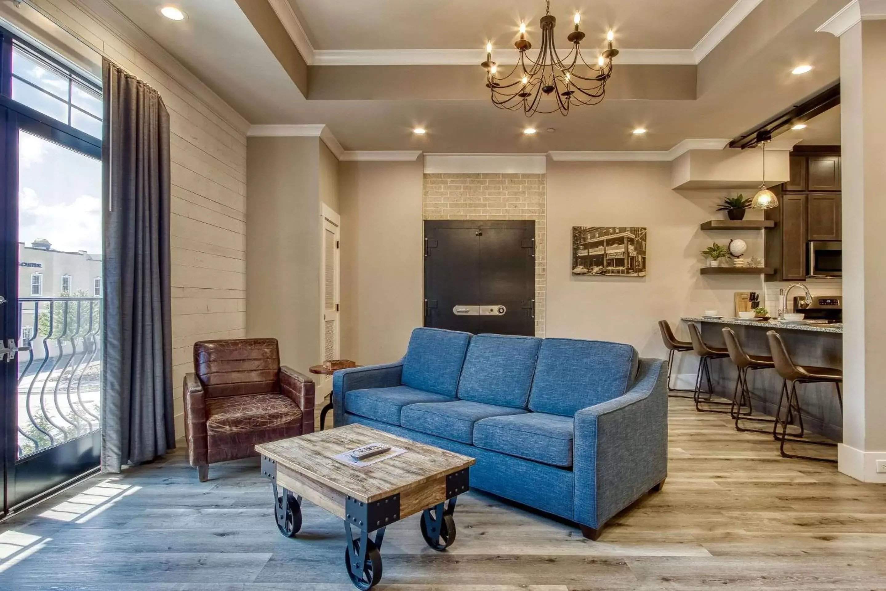 Photo of the whole room, Seating Area in Central Hotel, Ascend Hotel Collection