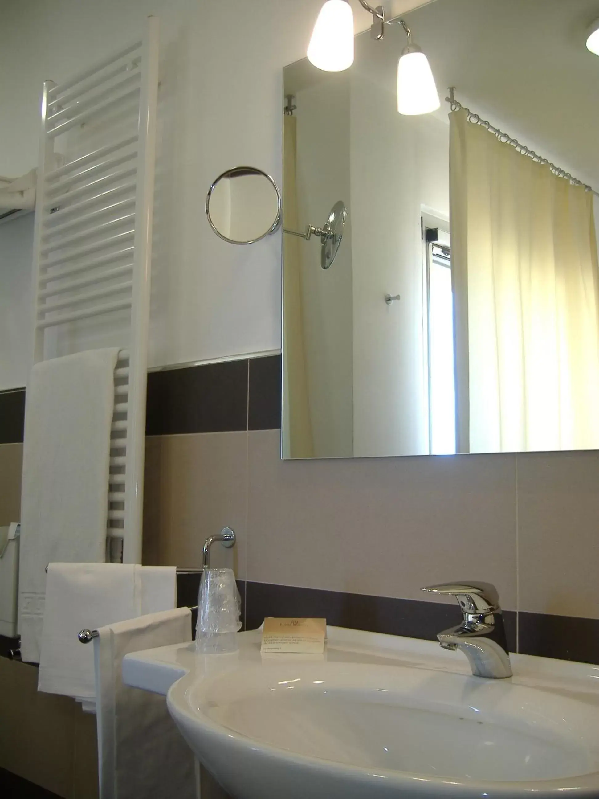 Bathroom in Hotel Majesty Bari