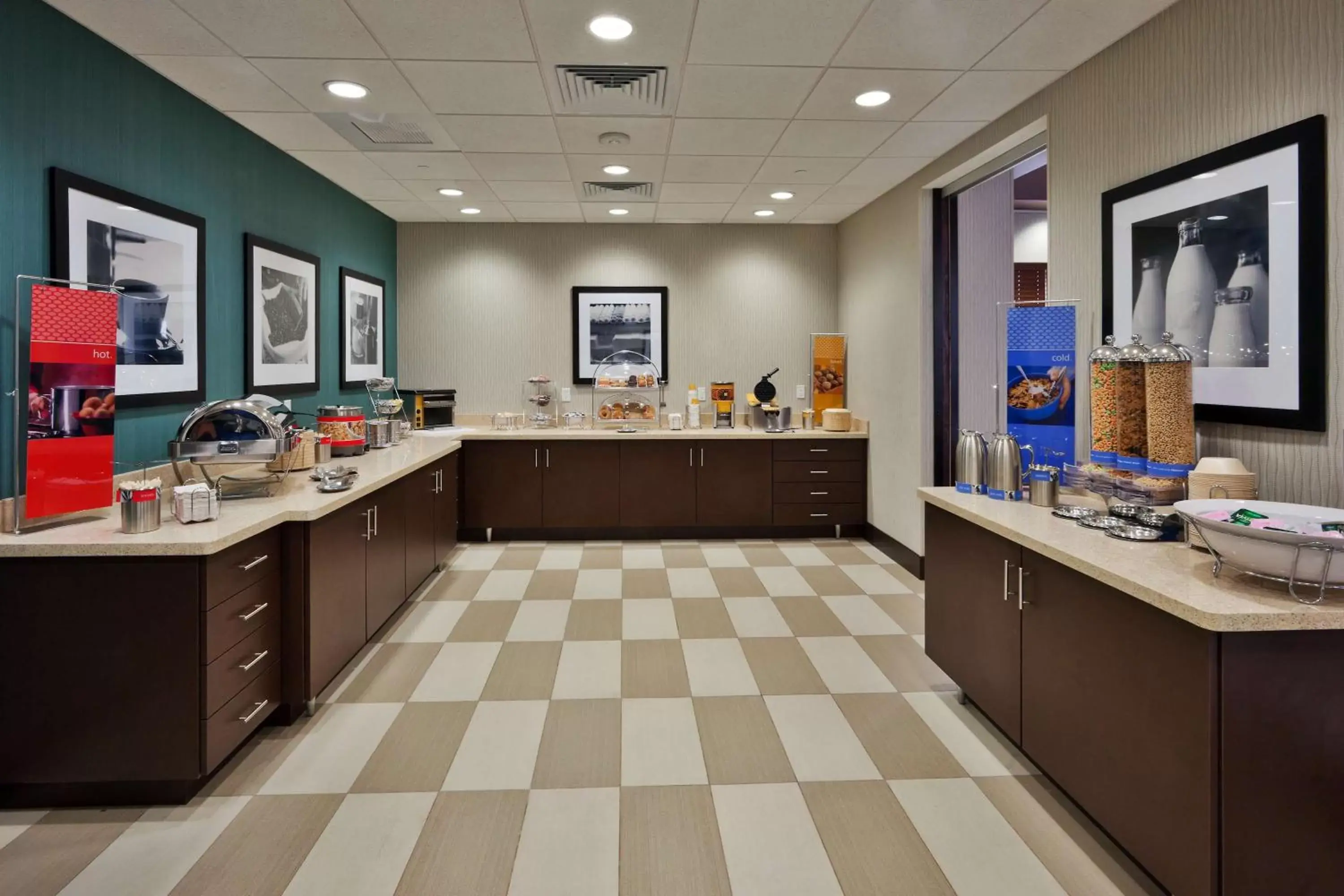 Buffet breakfast in Hampton Inn & Suites Denver Airport / Gateway Park Buffet breakfast in Hampton Inn & Suites Denver Airport / Gateway Park