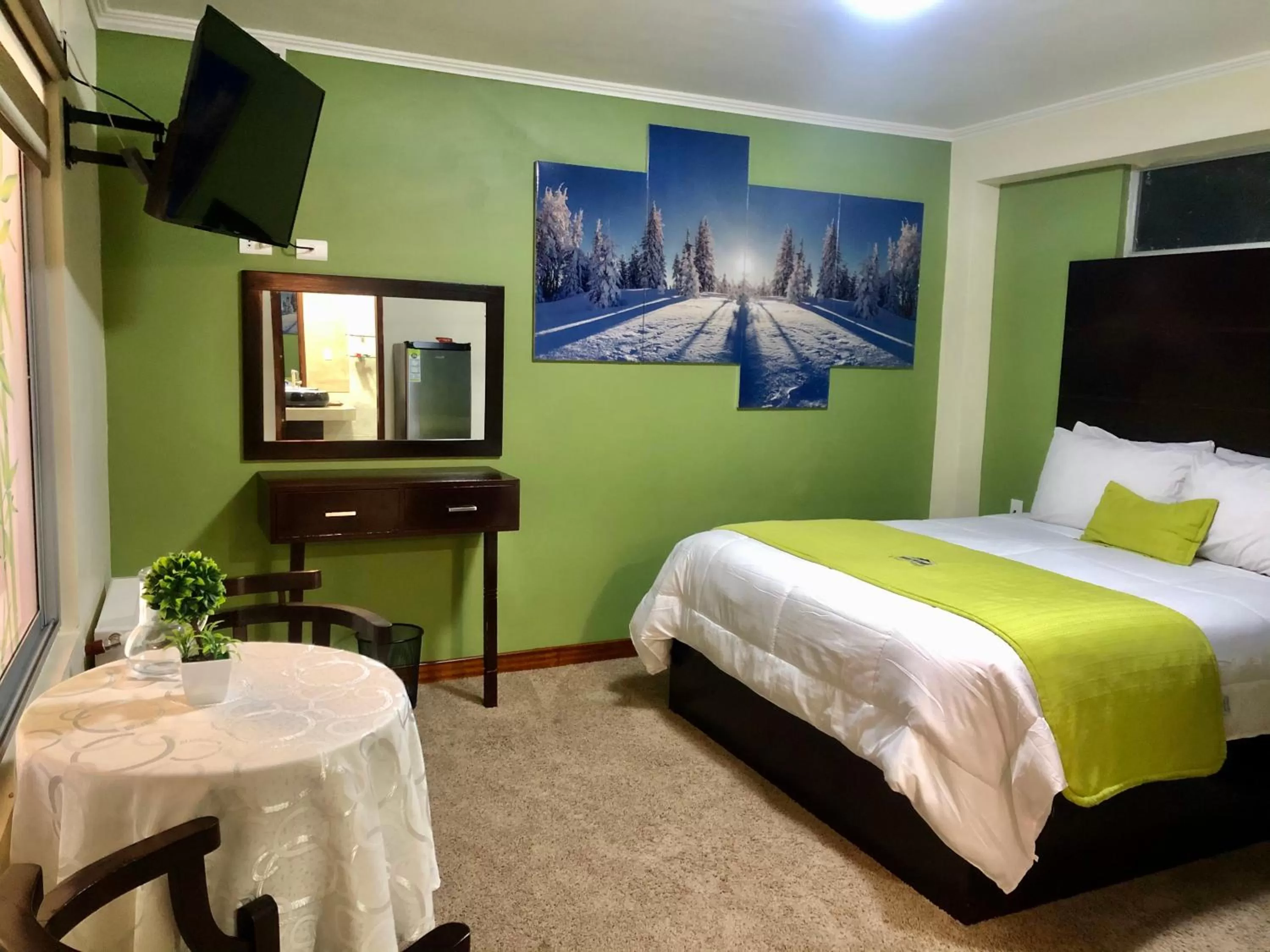 Bed, TV/Entertainment Center in Casa Hotel Achumani