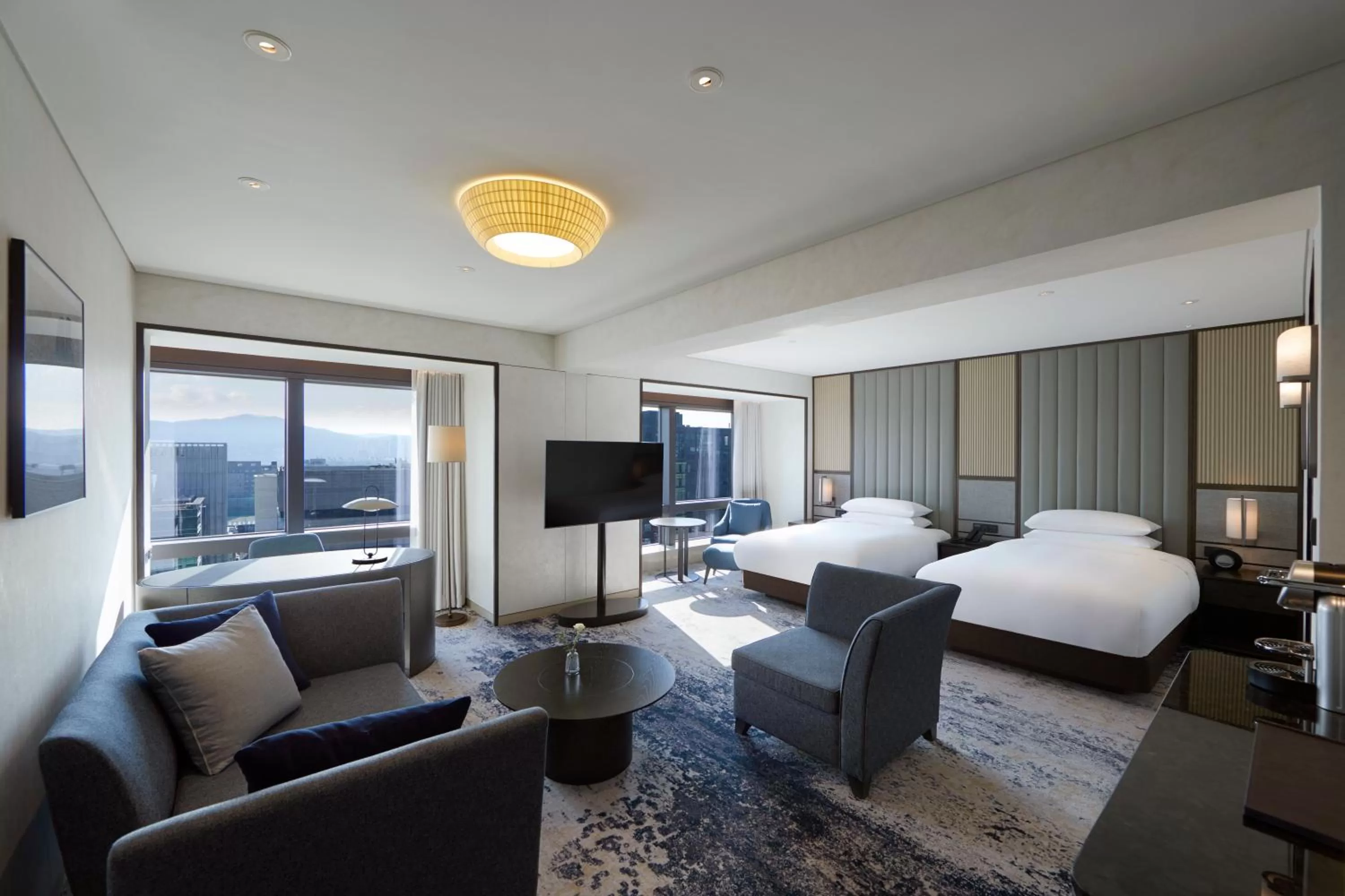 Photo of the whole room, Bed in Grand InterContinental Seoul Parnas by IHG