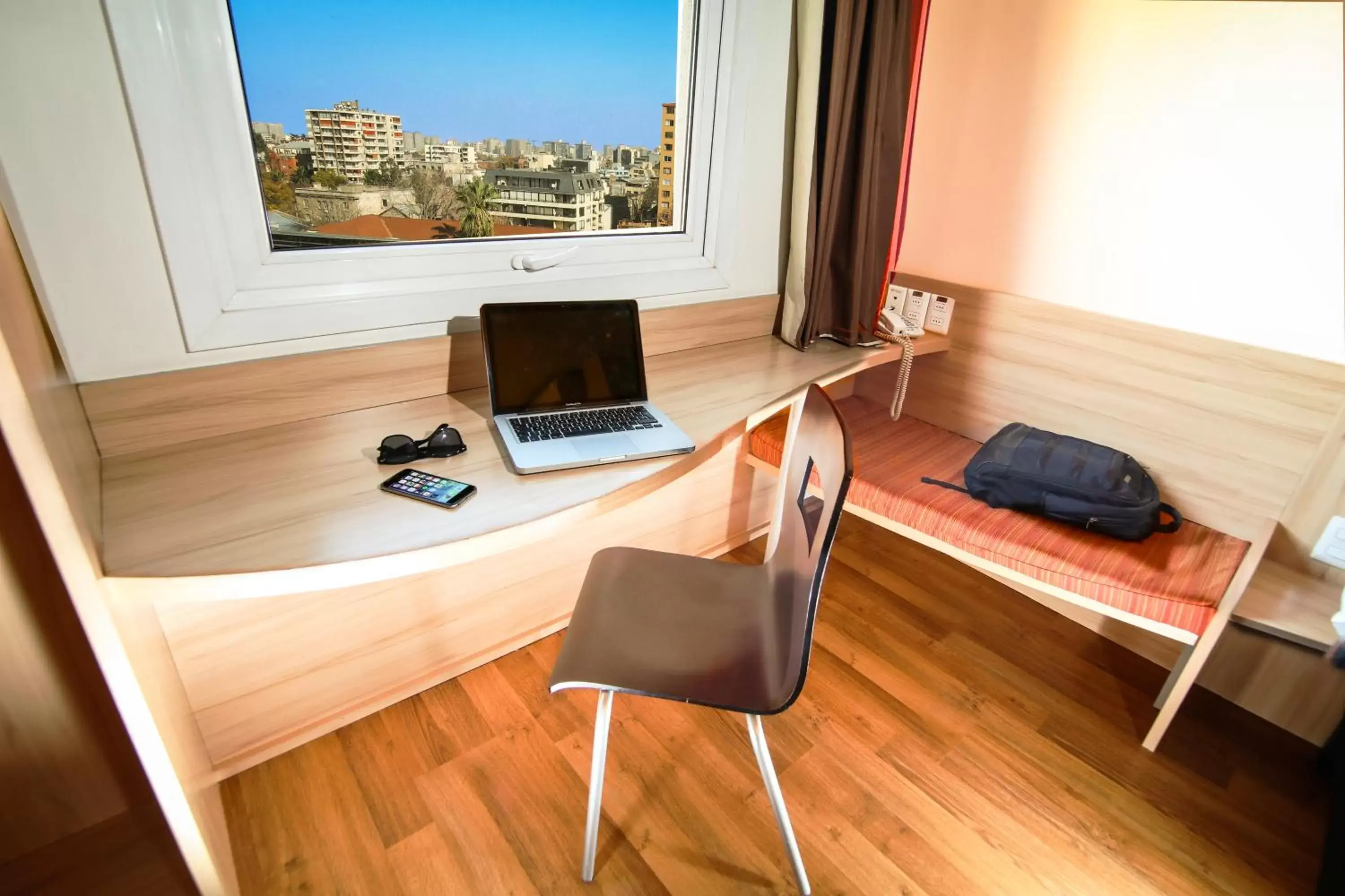 Seating area, TV/Entertainment Center in ibis Santiago Providencia