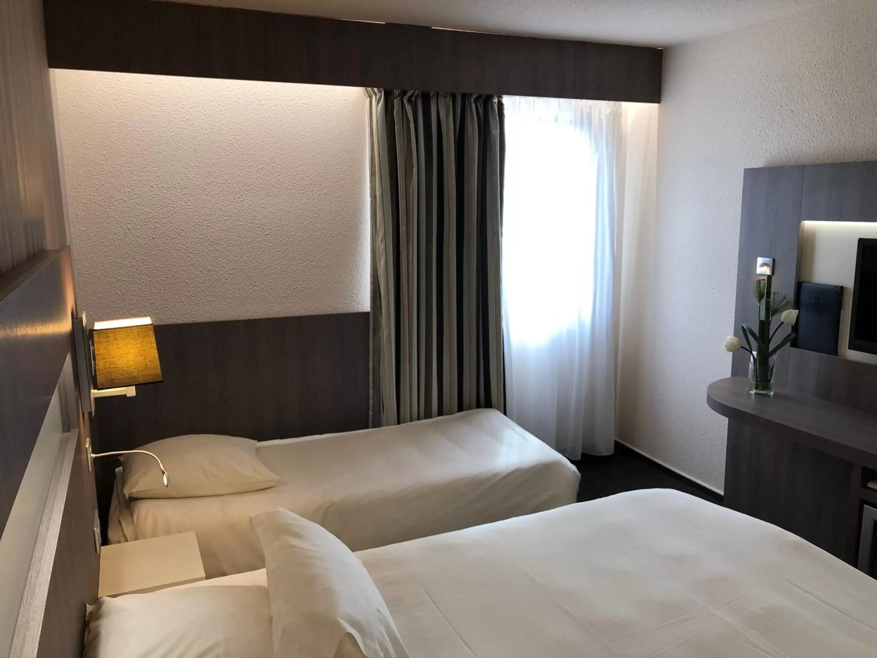 Photo of the whole room, Bed in Best Western Marseille Aeroport