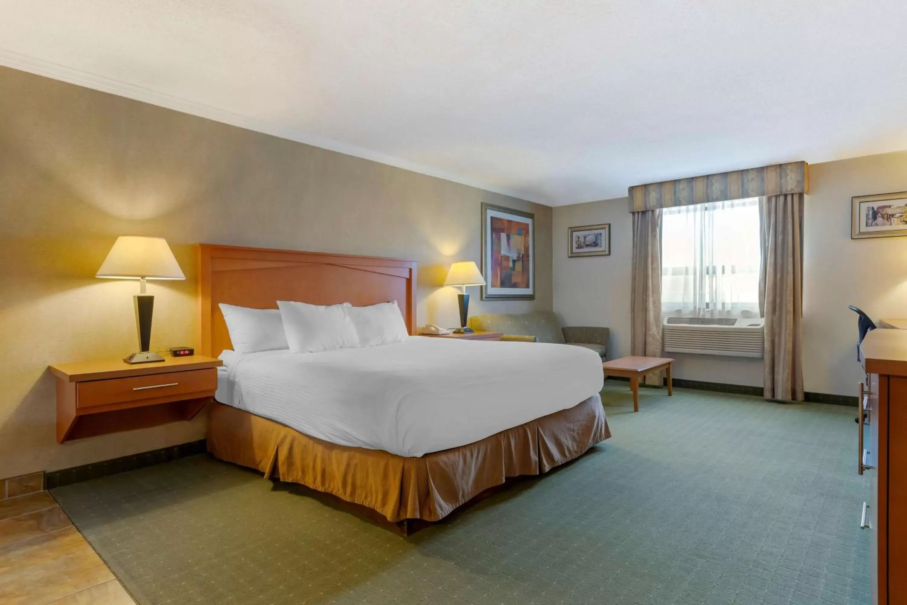 Photo of the whole room, Bed in Best Western Davison Inn