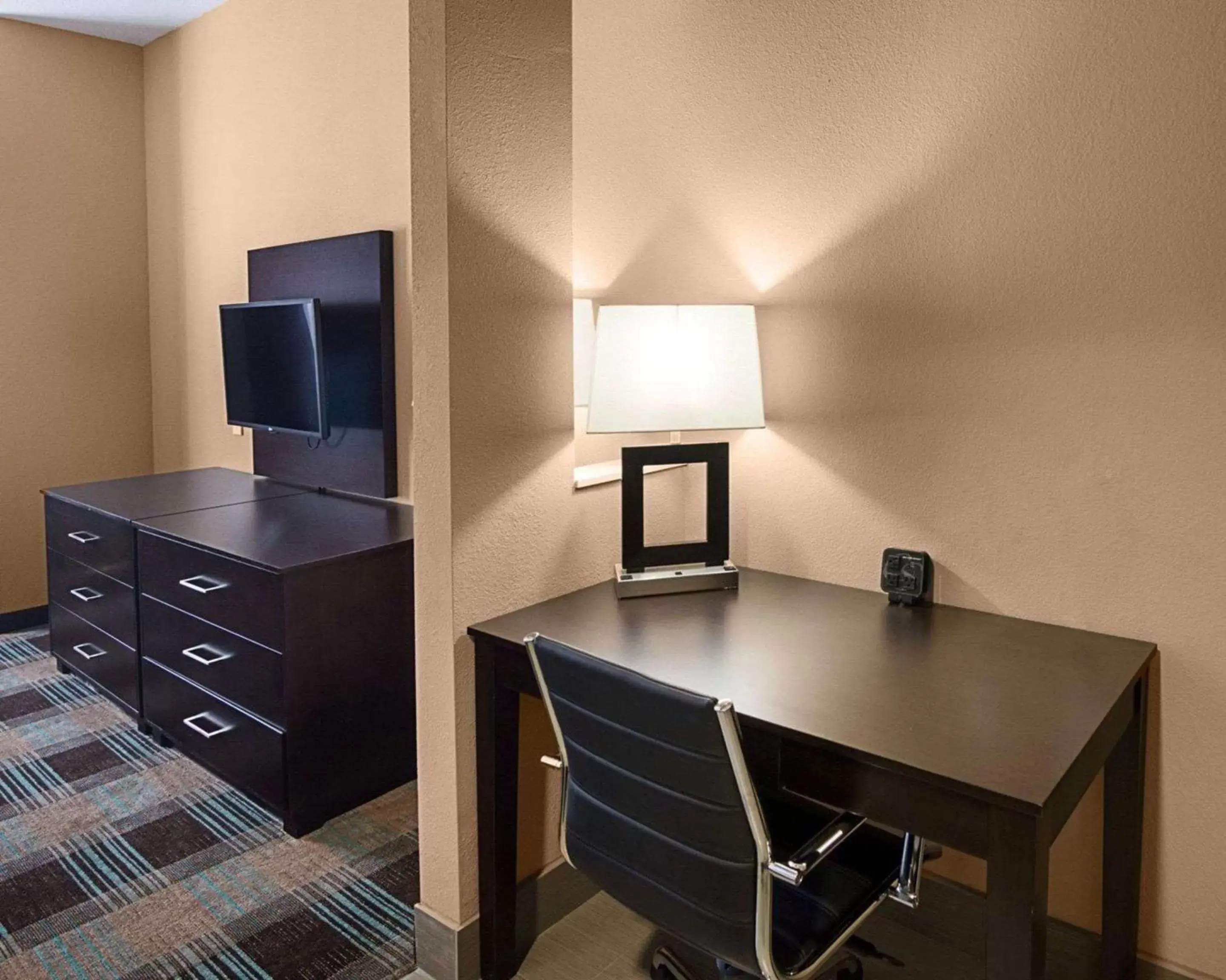 Photo of the whole room, TV/Entertainment Center in Comfort Suites Houston West At Clay Road