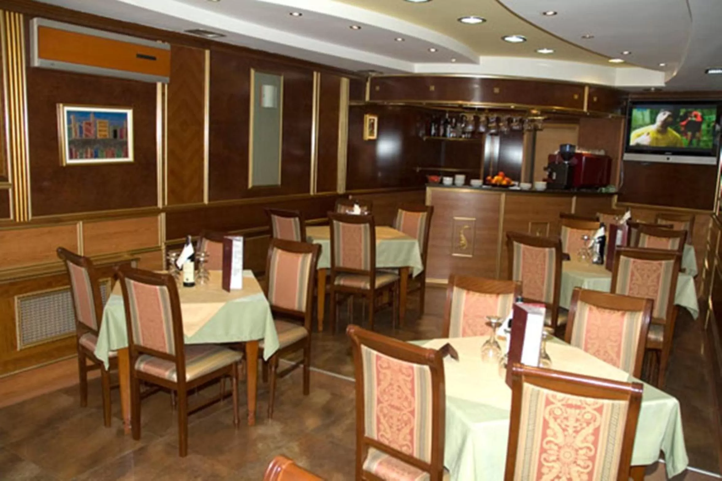 Restaurant/places to eat in Hotel Begolli