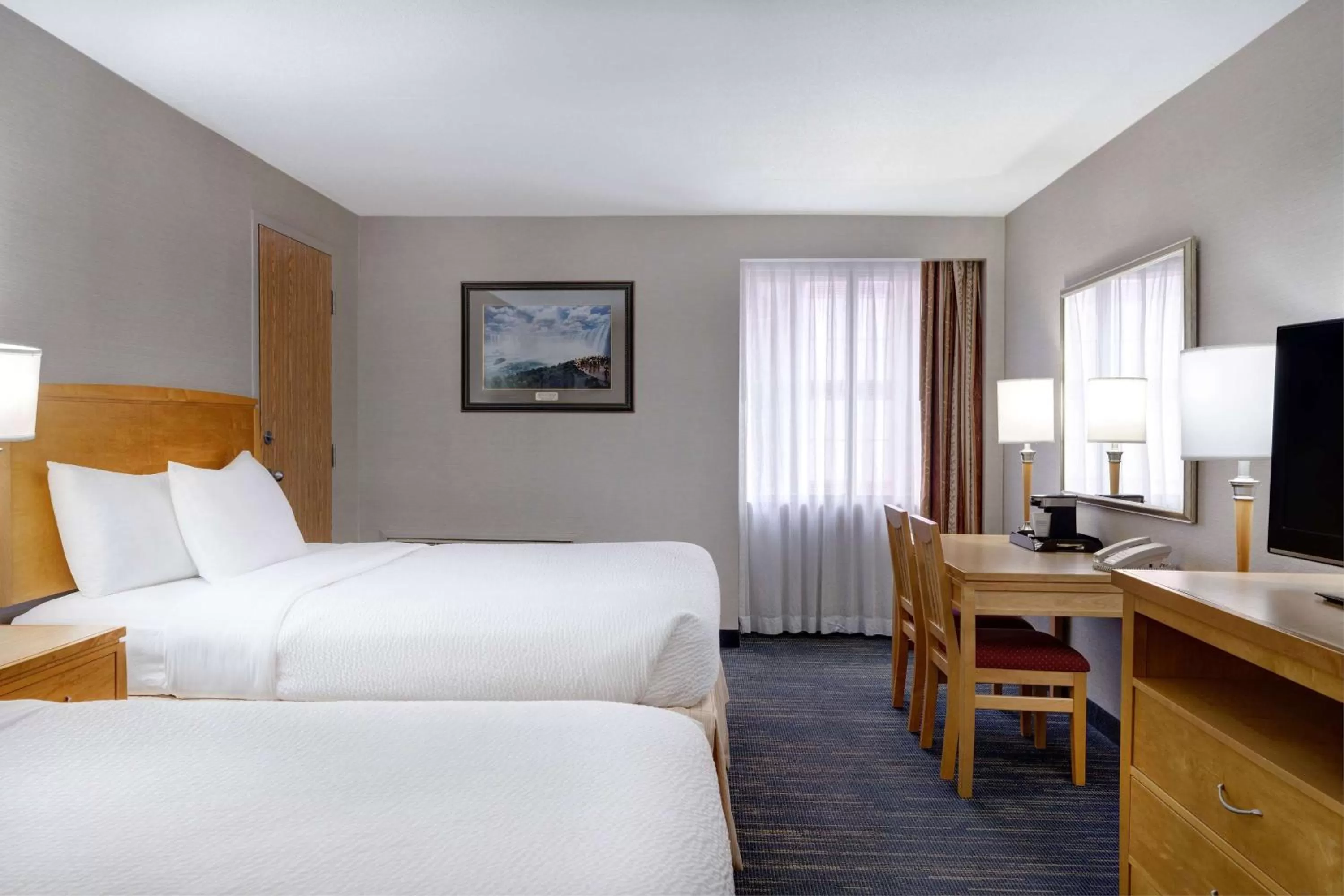 Photo of the whole room, Bed in Days Inn by Wyndham Niagara Falls Near The Falls