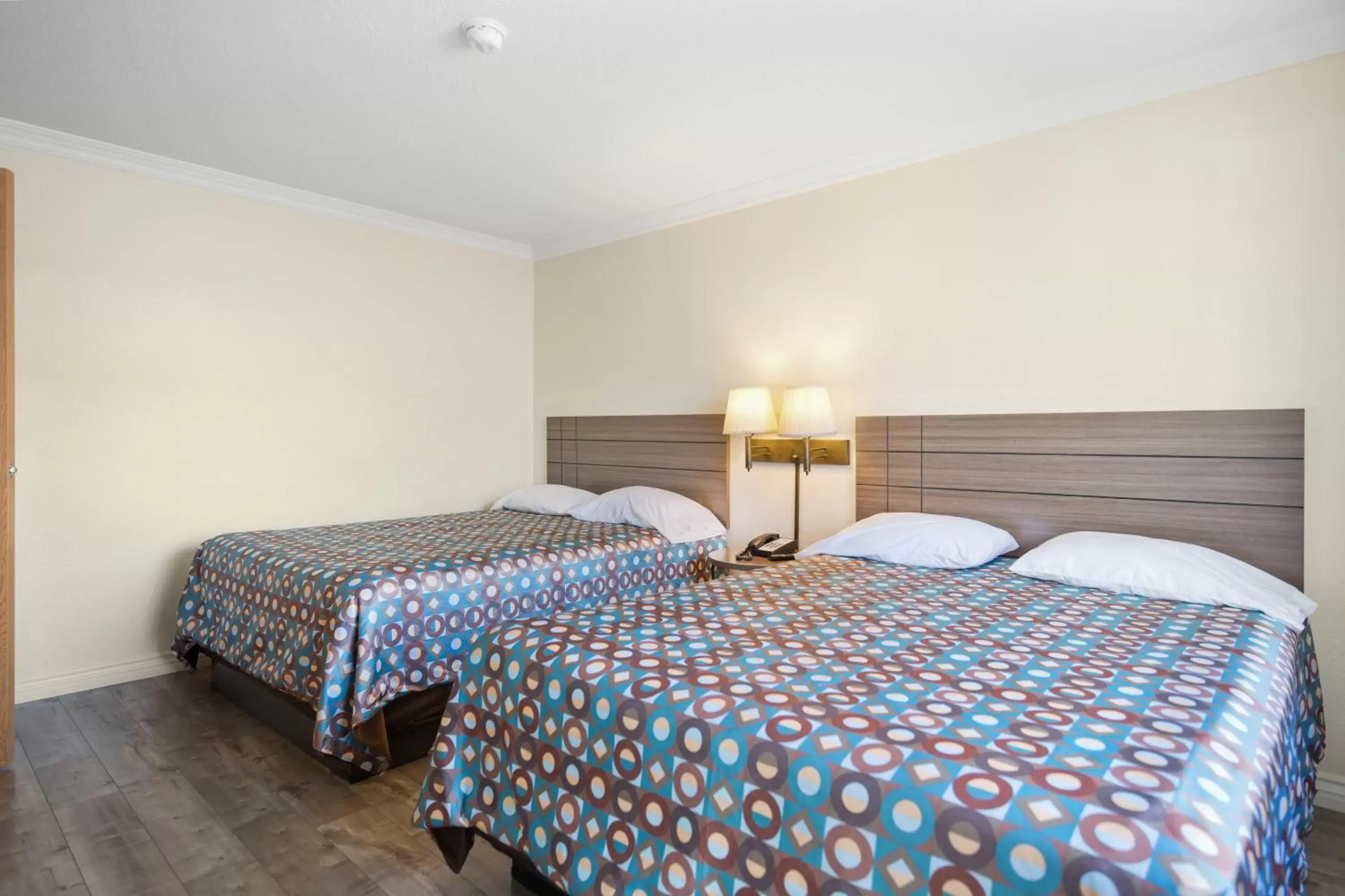 Bedroom, Bed in SureStay Hotel by Best Western Fontana