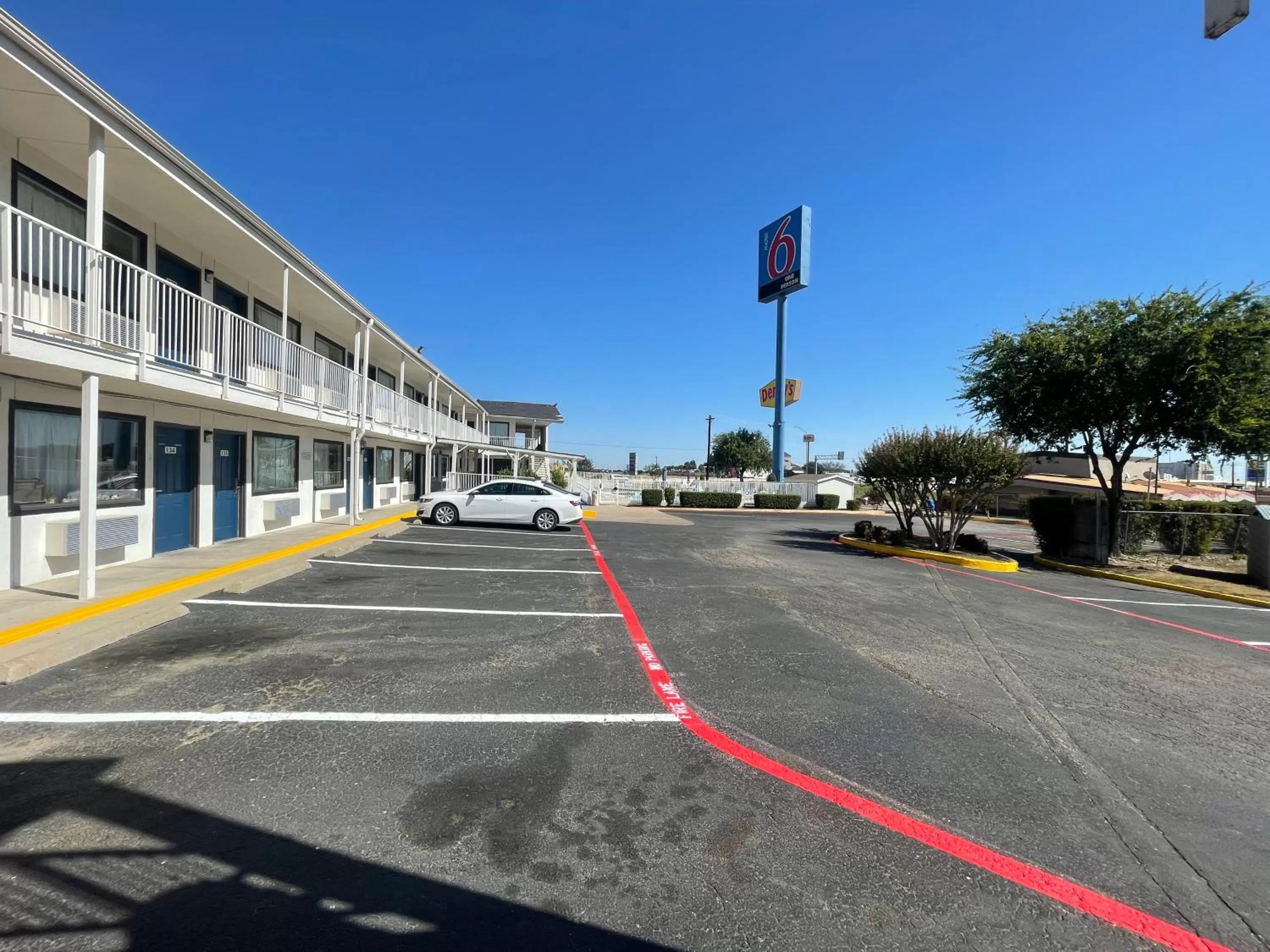Parking in Motel 6 Denton, TX - UNT