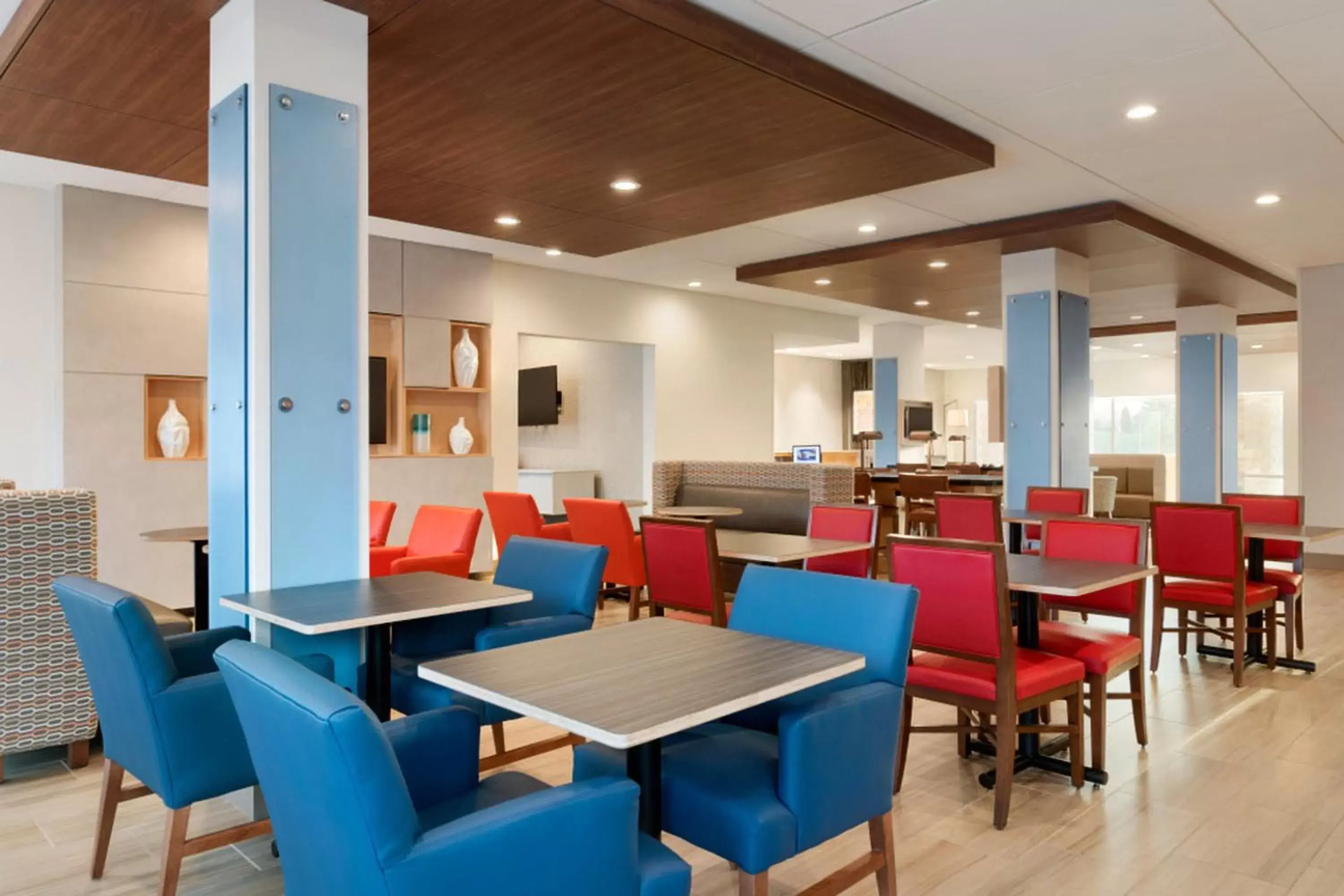Restaurant/Places to Eat in Holiday Inn Express & Suites - Cincinnati NE - Red Bank Road, an IHG Hotel
