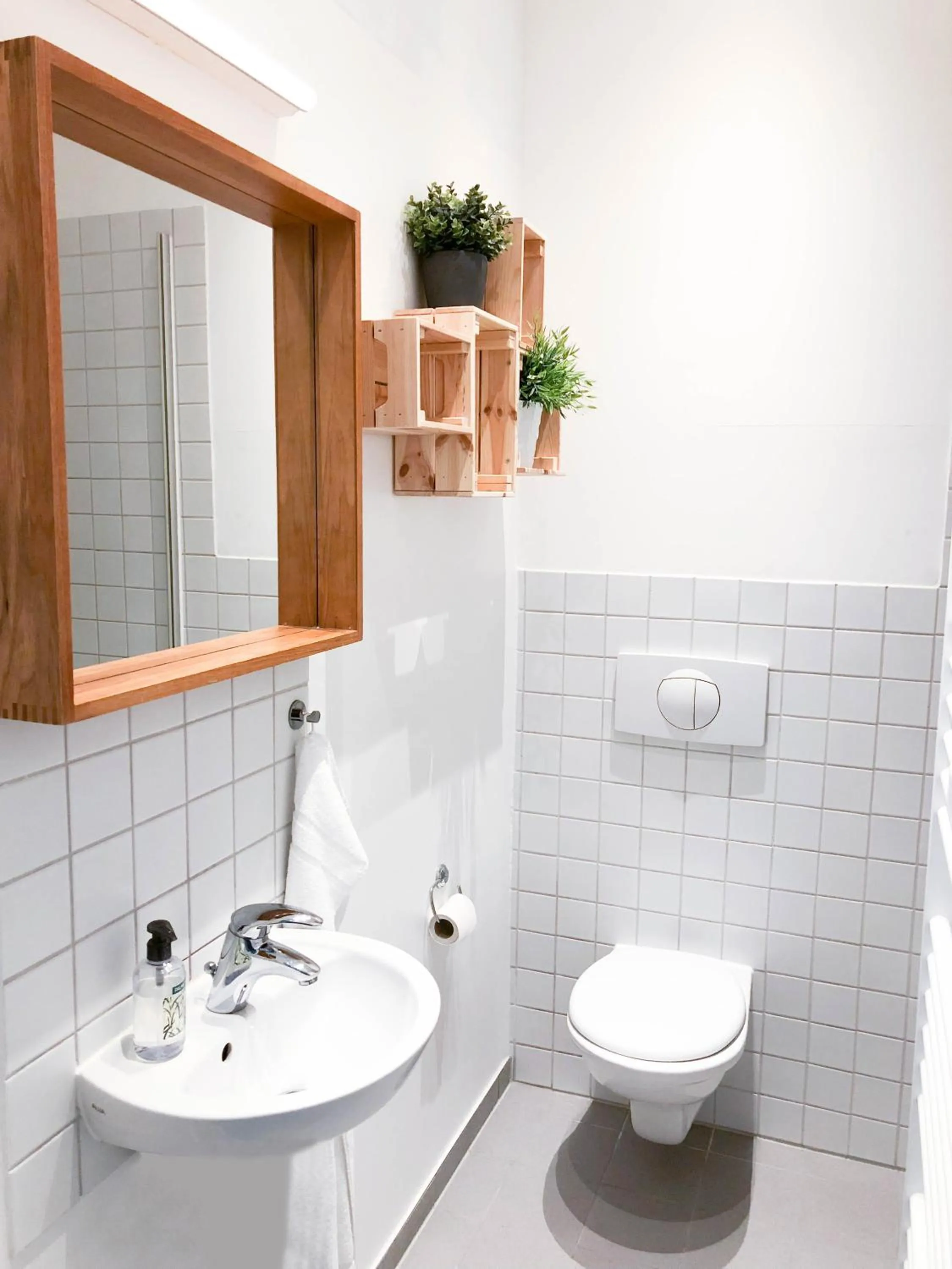 Toilet in Pension Absolut Berlin