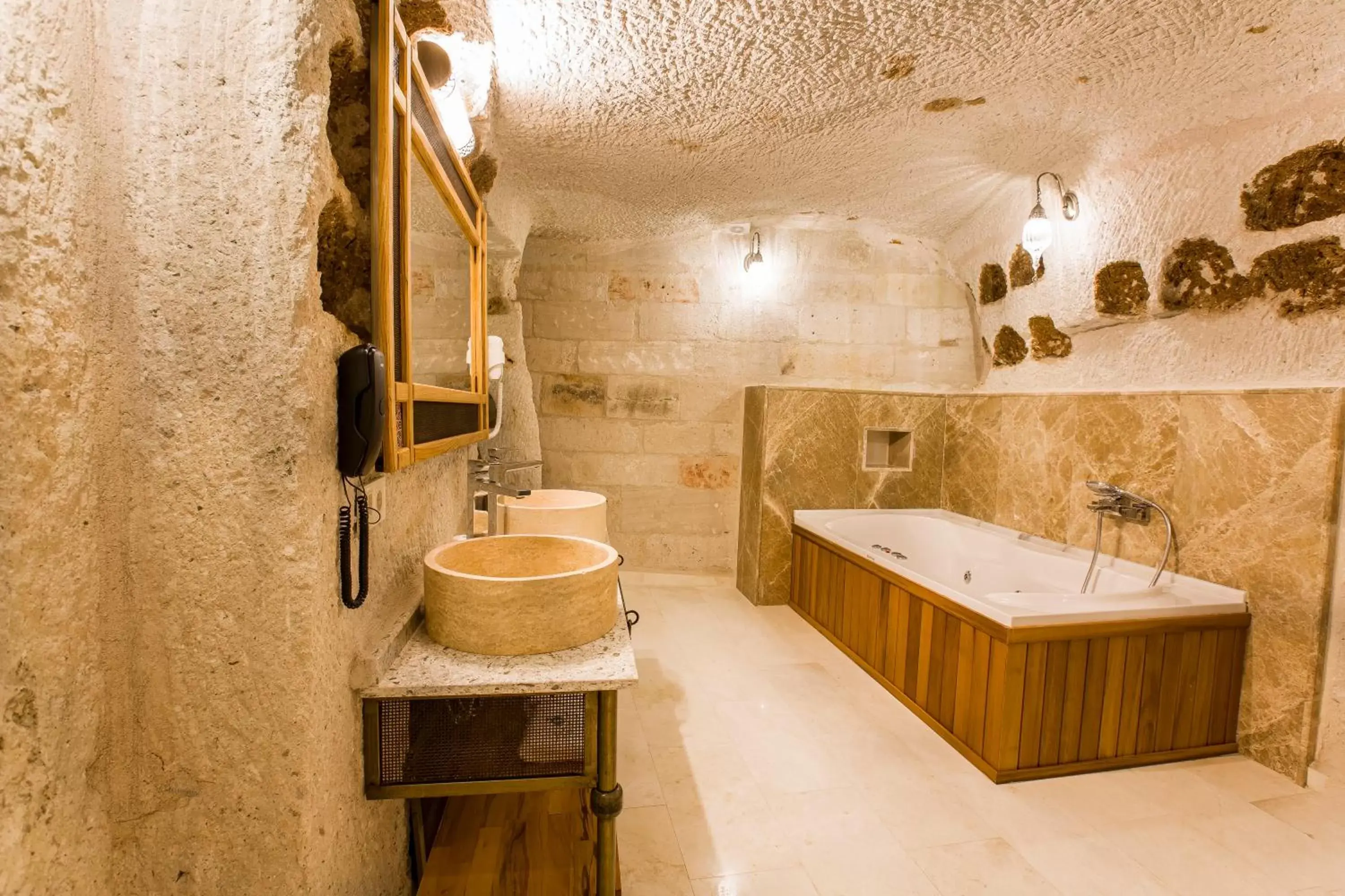 Bathroom in Imperial Cave Suites & Spa