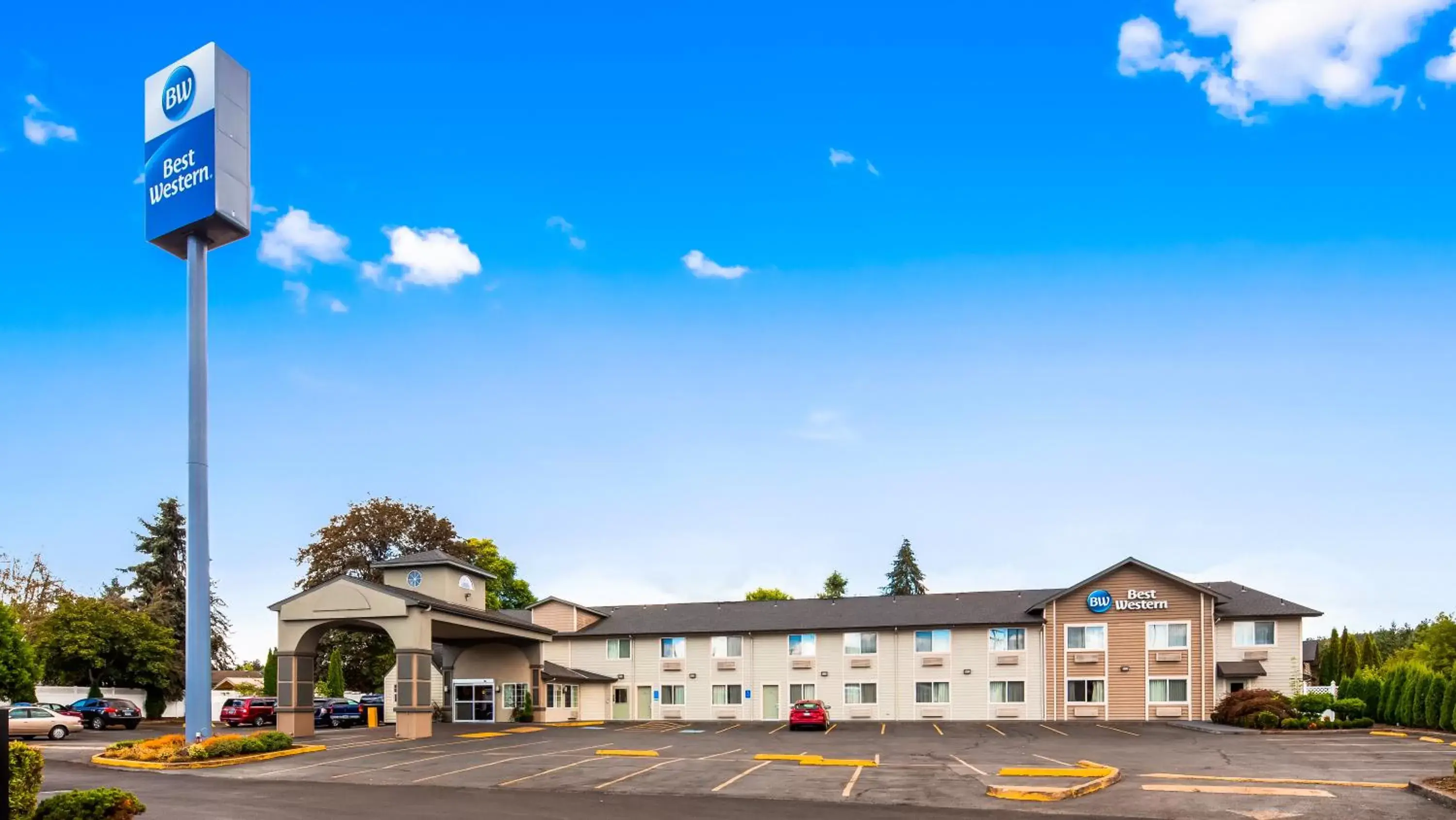 Facade/entrance, Property Building in Best Western Cottage Grove Inn