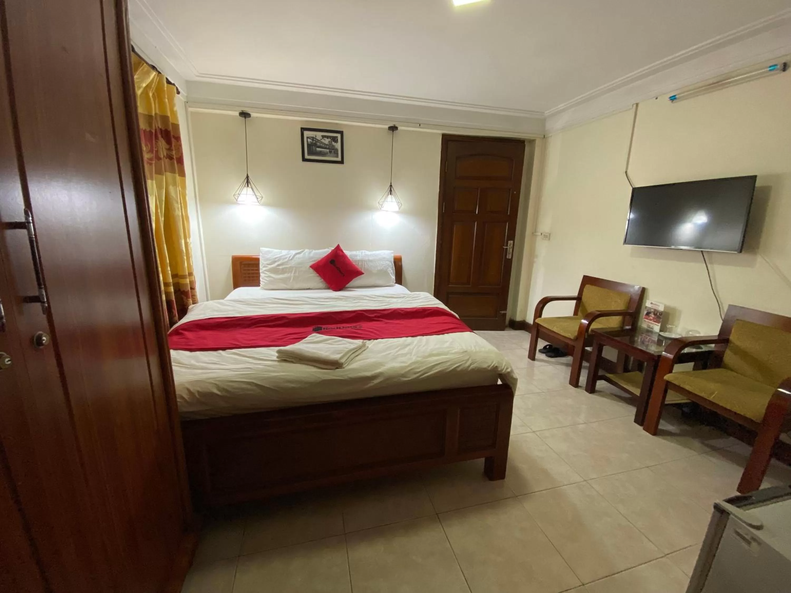 Photo of the whole room, Bed in Sophie hotel