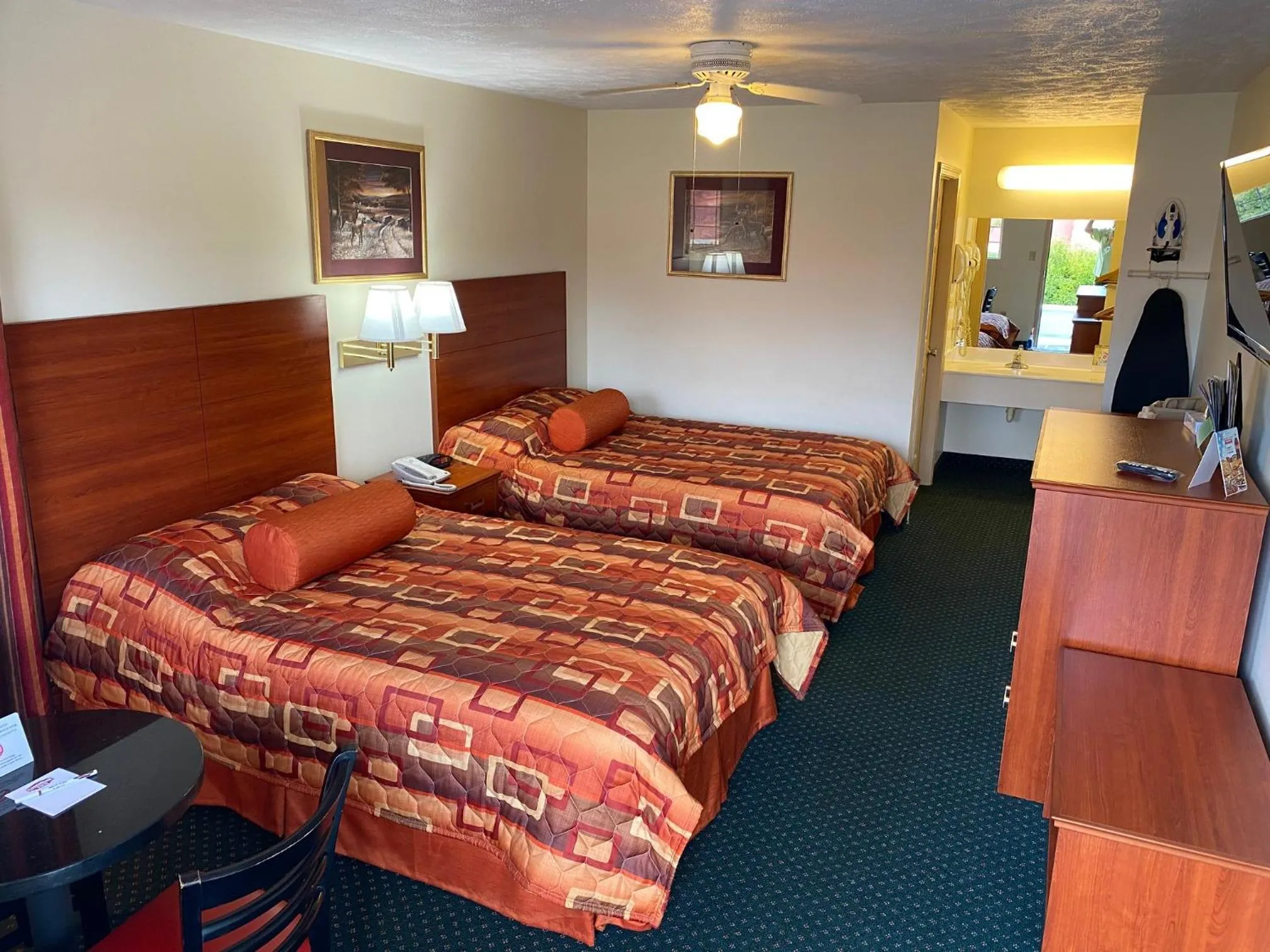 Deluxe Double Room with Two Double Beds in Country Hearth Inn-Union City
