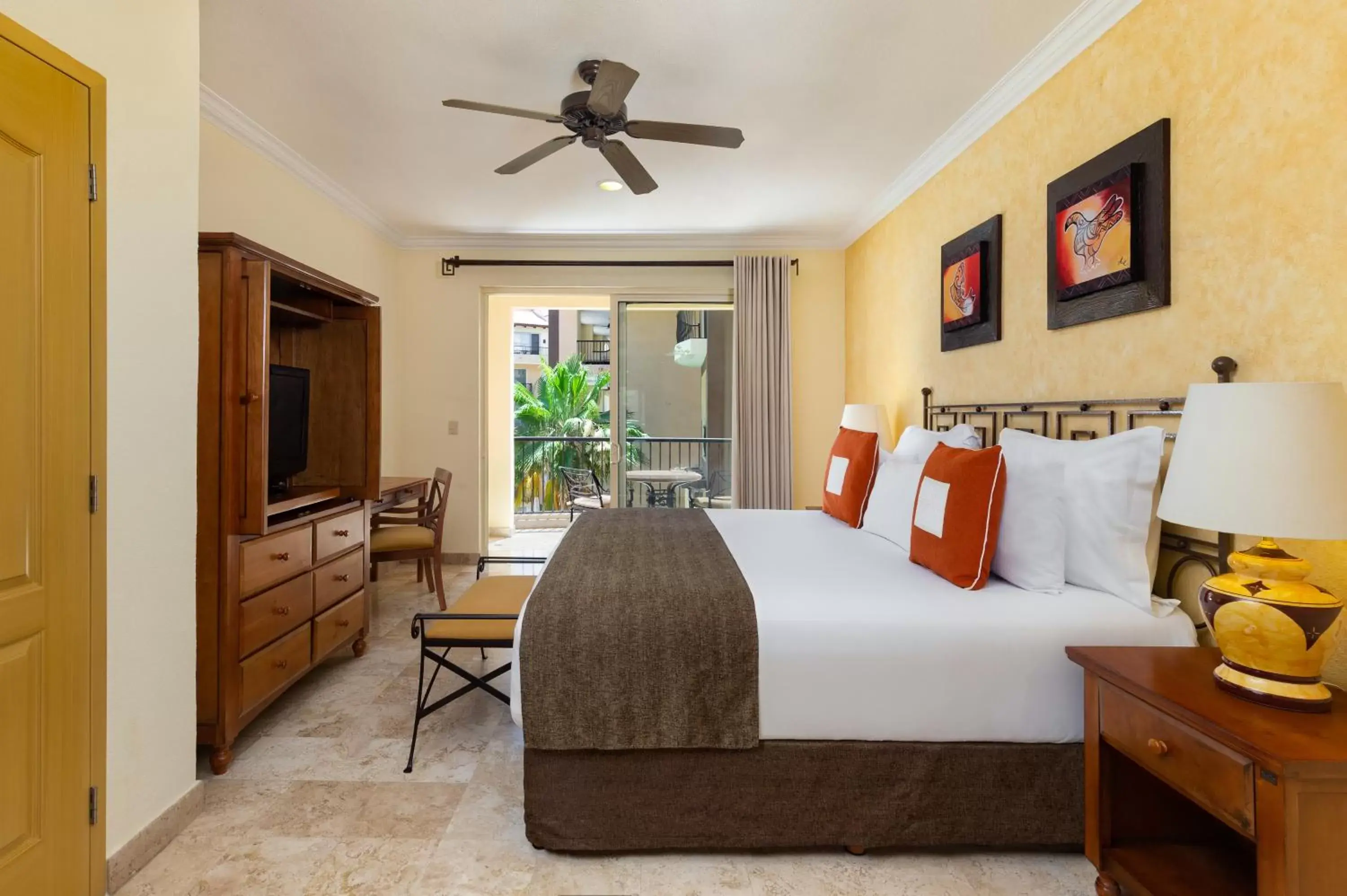 Bed in Villa del Arco Beach Resort & Spa