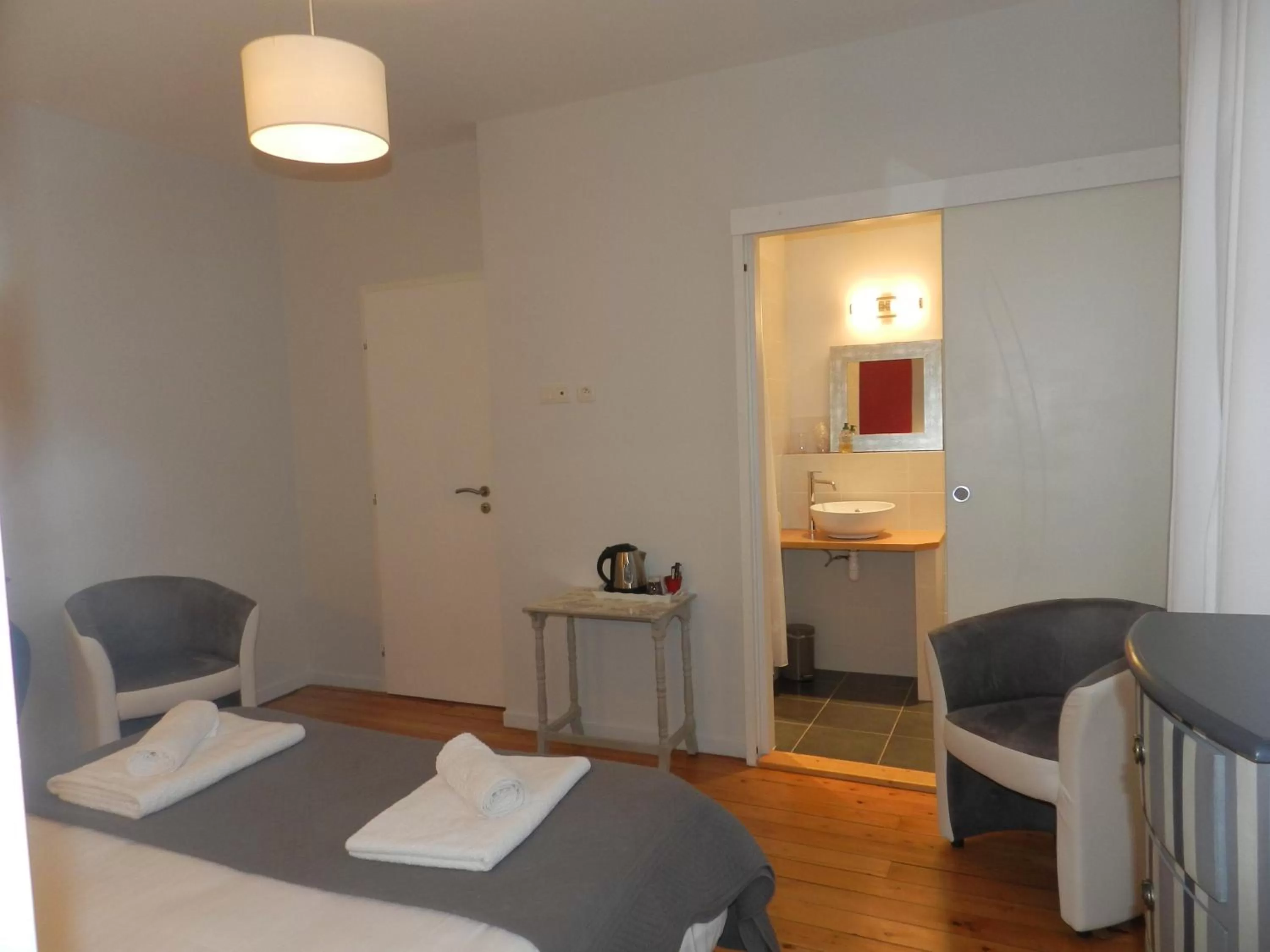 Bedroom, Bed in A la Fleur de Lys