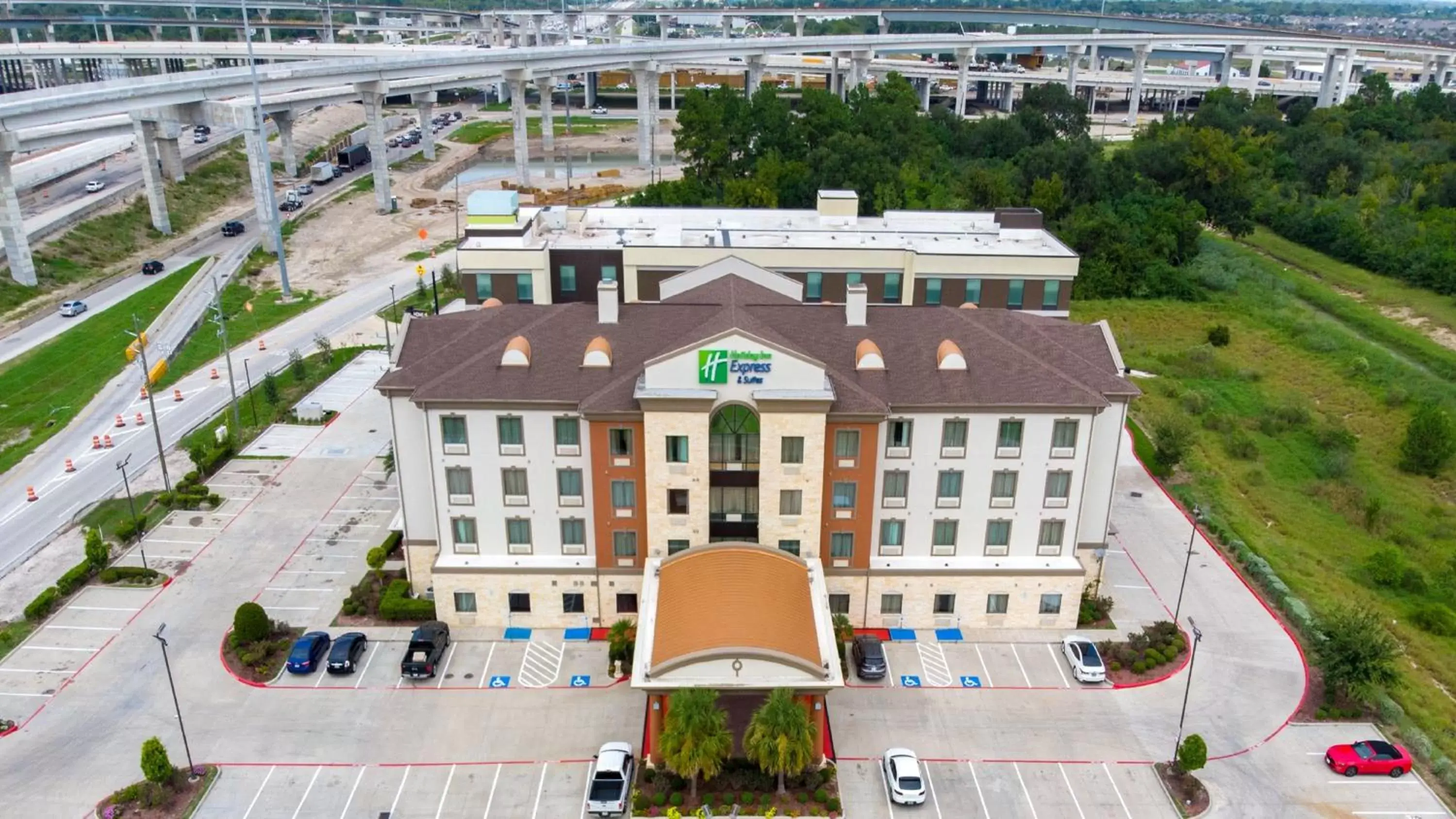 Property building, Bird's-eye View in Holiday Inn Express & Suites Houston South - Near Pearland, an IHG Hotel