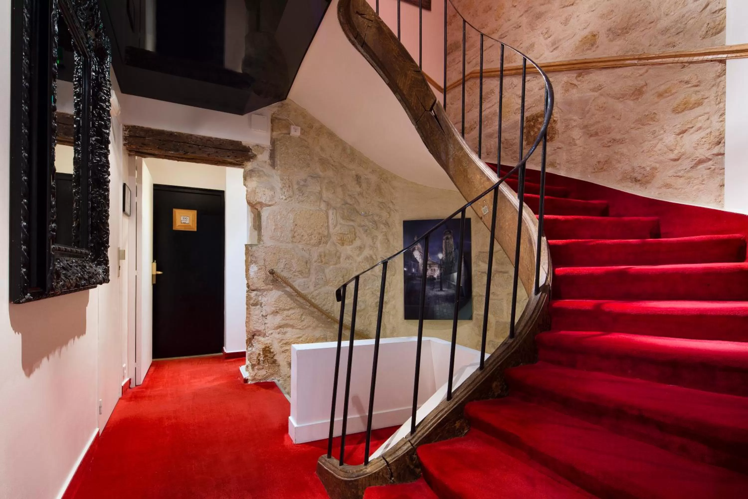 Property building in Lion d'Or Paris Hotel