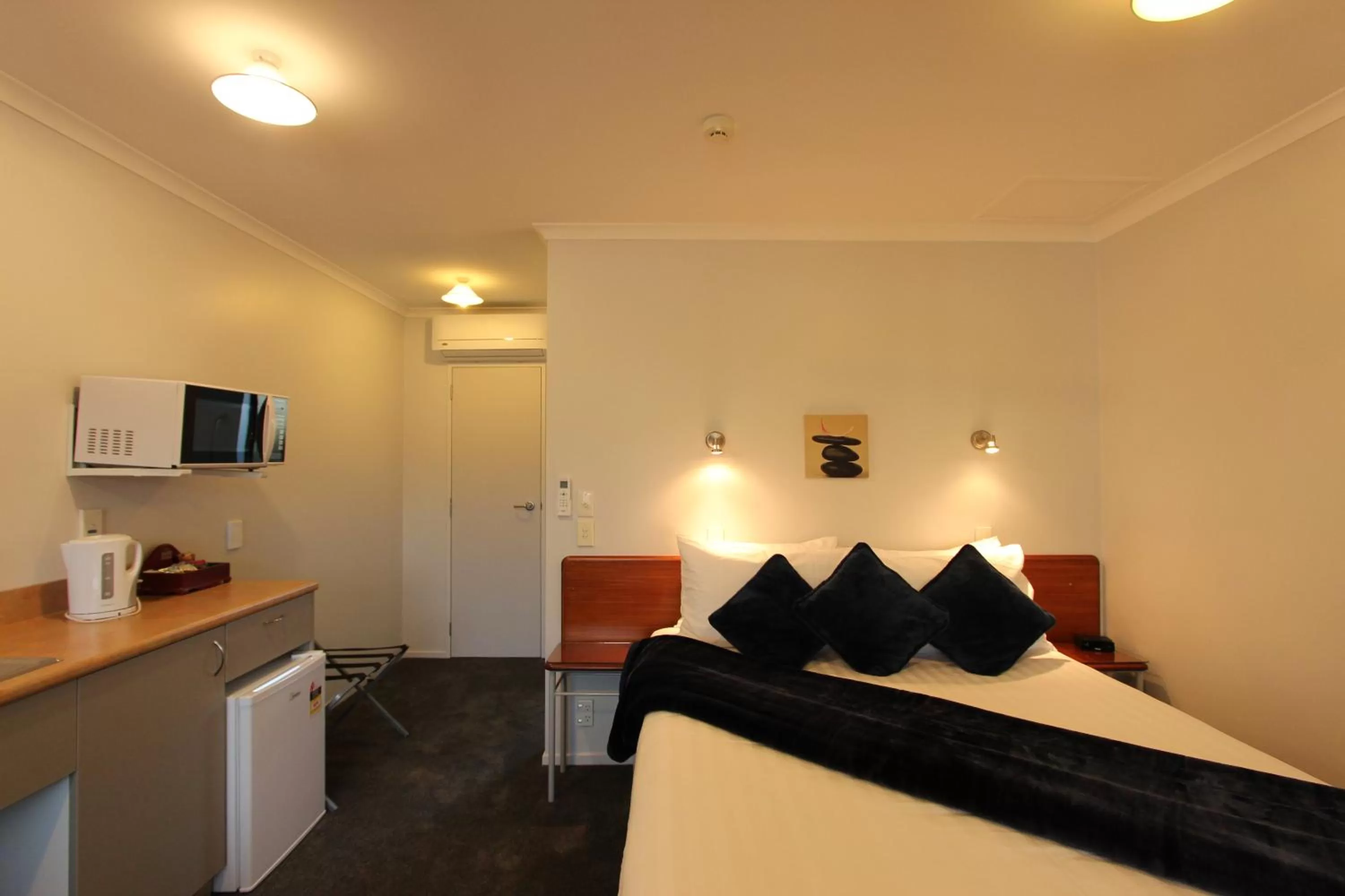 Other, Bed in BK's Magnolia Motor Lodge