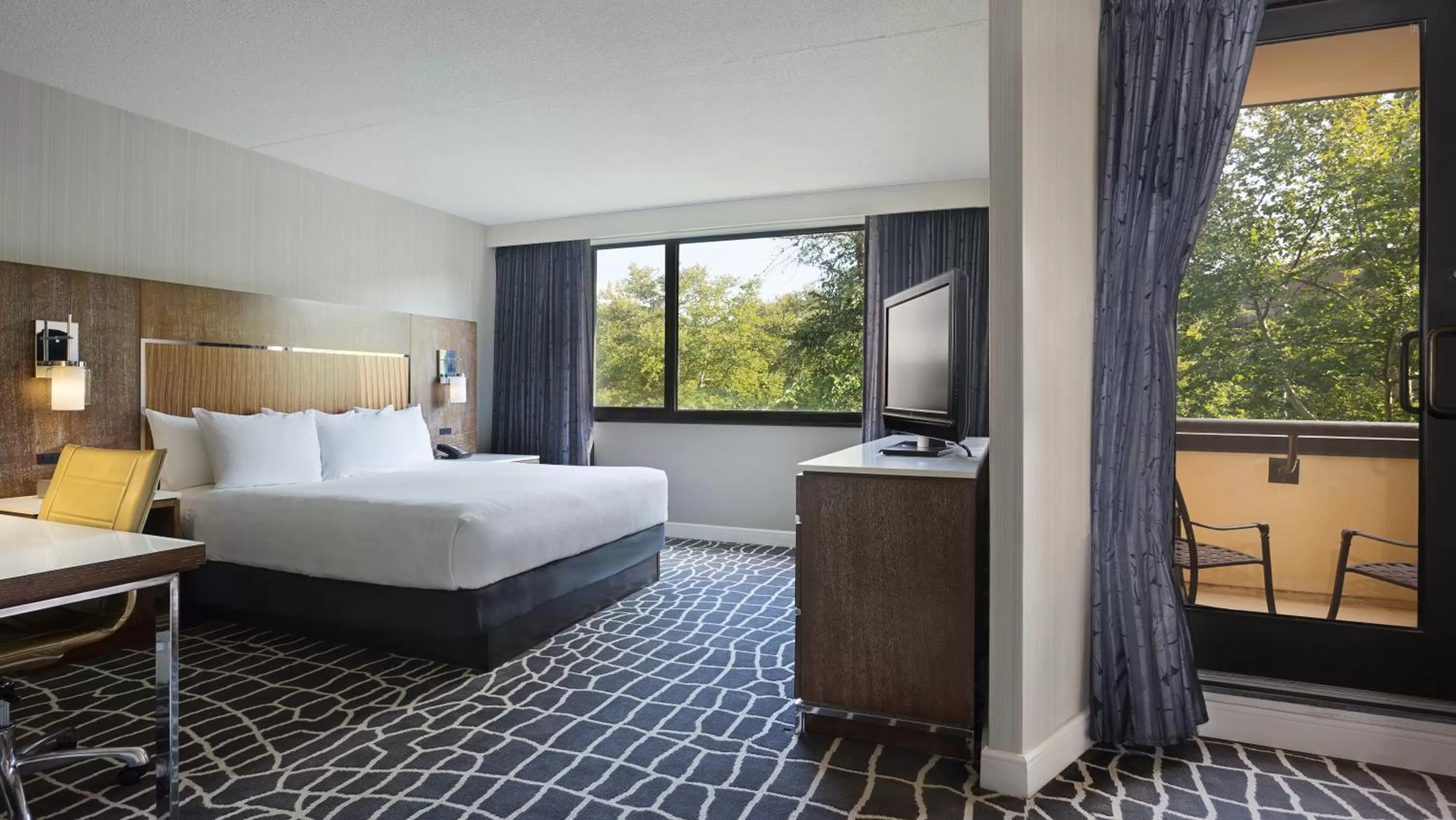 Photo of the whole room, Bed in Hyatt Regency Princeton