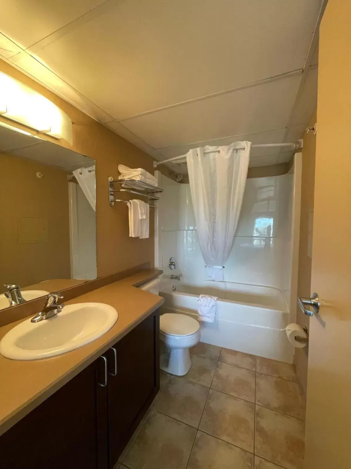 Bathroom in Franklin Suite Hotel