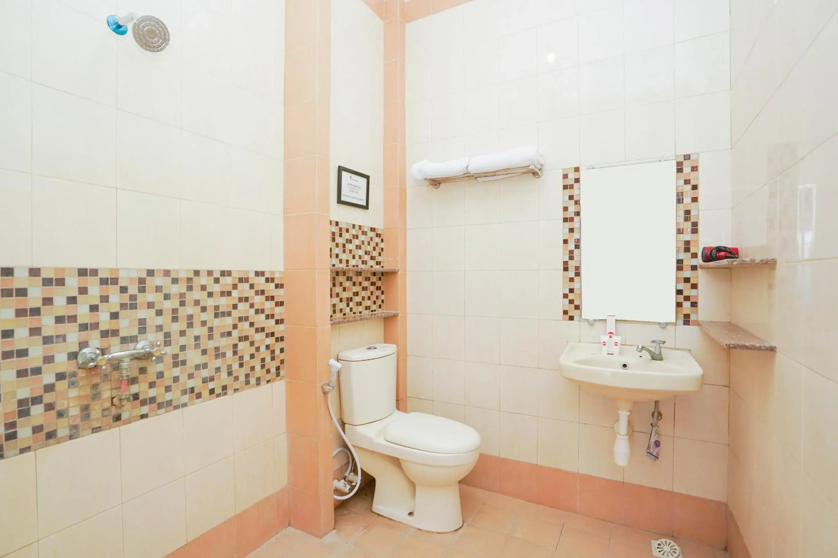 Bathroom in Super OYO 2075 Graha Marina