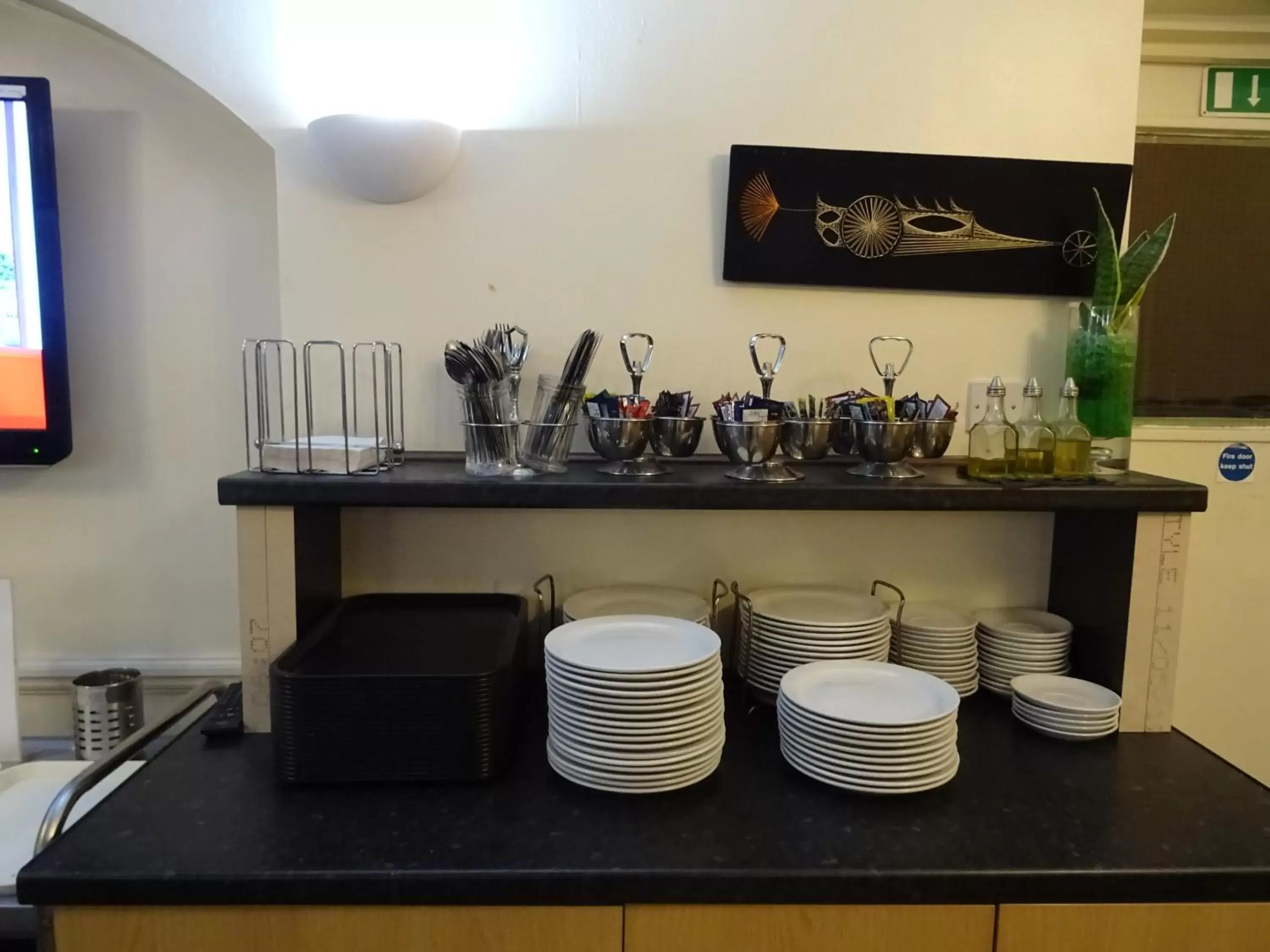 Food and drinks, Kitchen/Kitchenette in The Gatwick White House Hotel