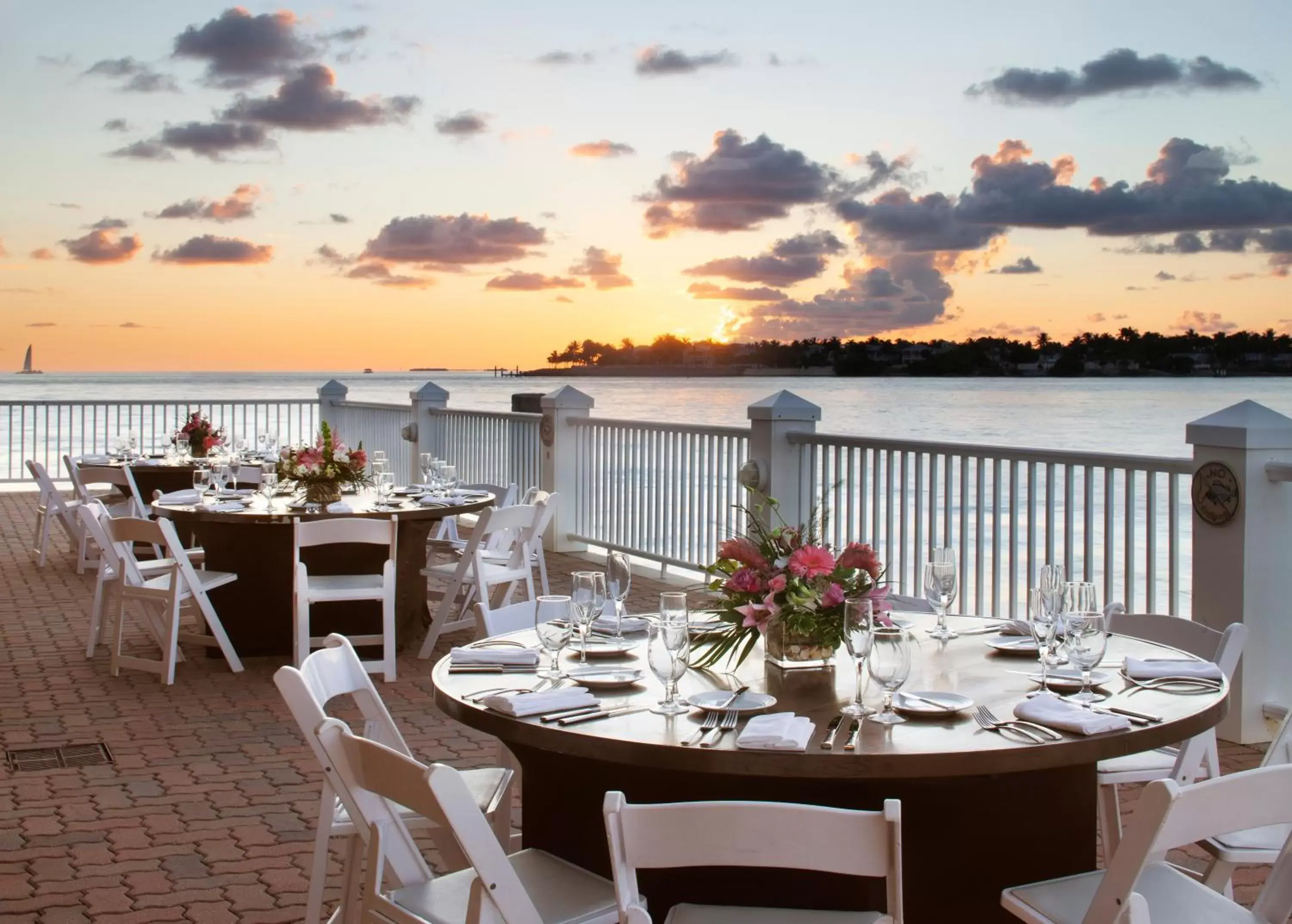 Restaurant/places to eat in Pier House Resort & Spa Restaurant/places to eat in Pier House Resort & Spa