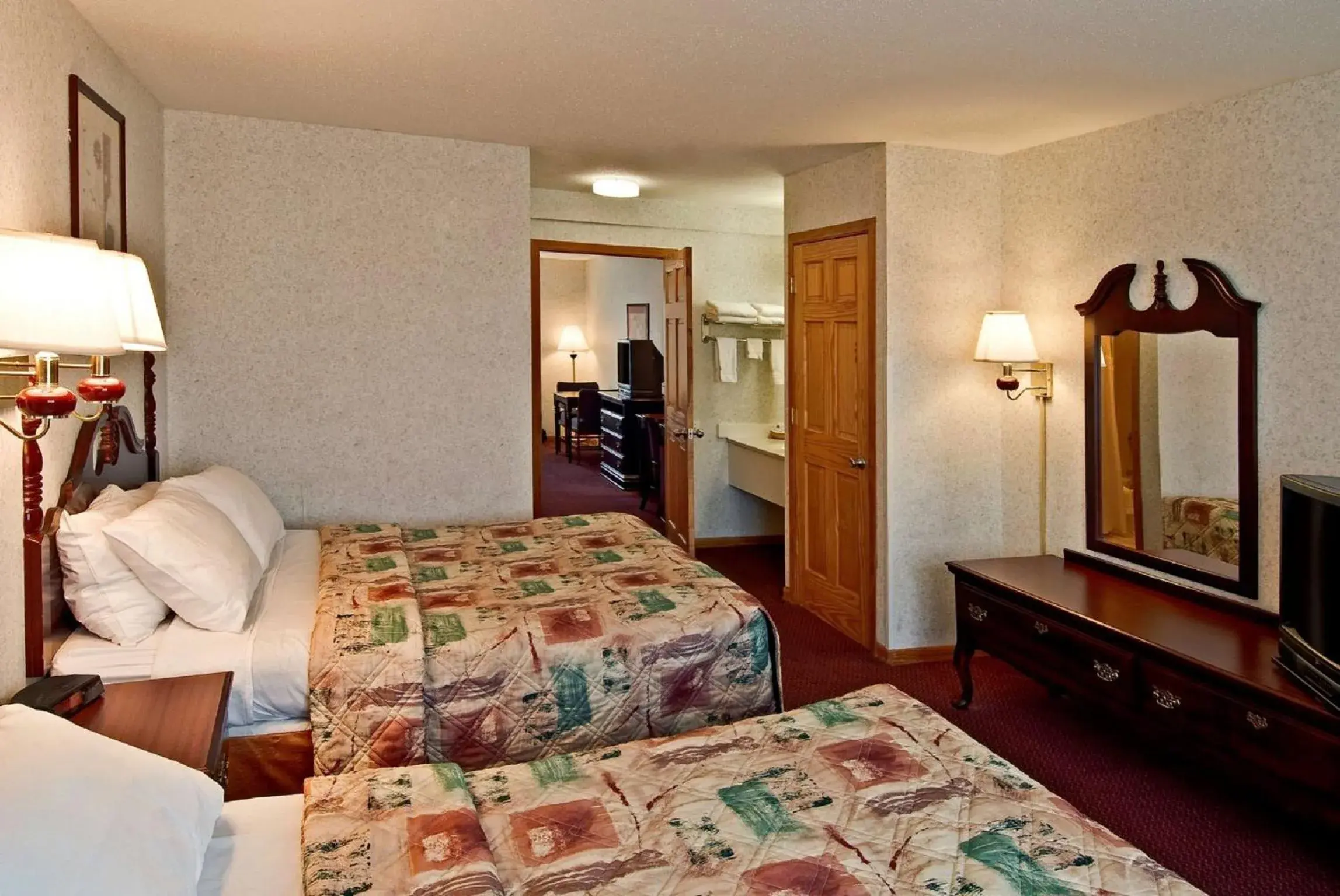 Bedroom, Bed in Americas Best Value Inn & Suites Waukegan Gurnee