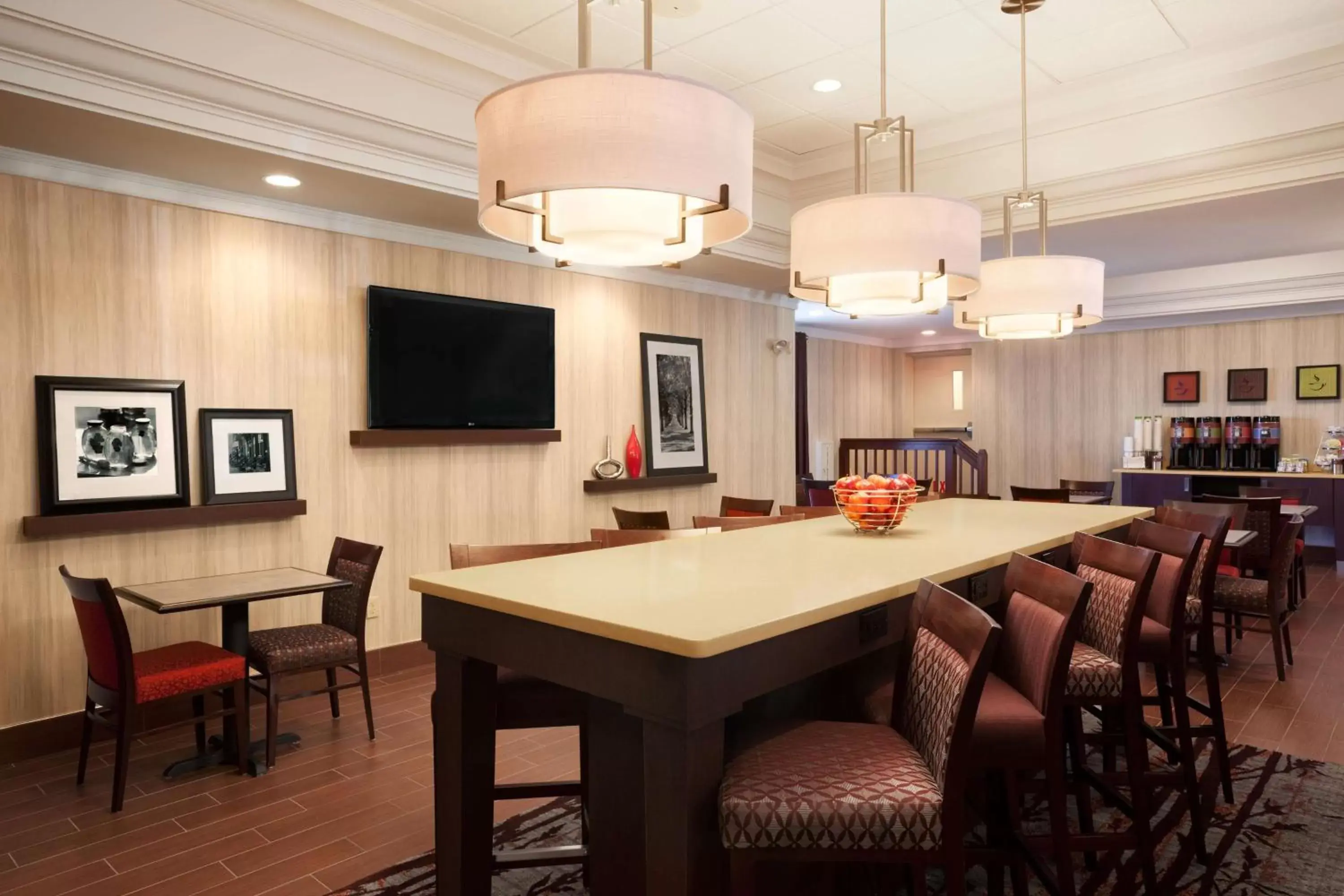 Dining area, Lounge/Bar in Hampton Inn by Hilton Boston/Cambridge