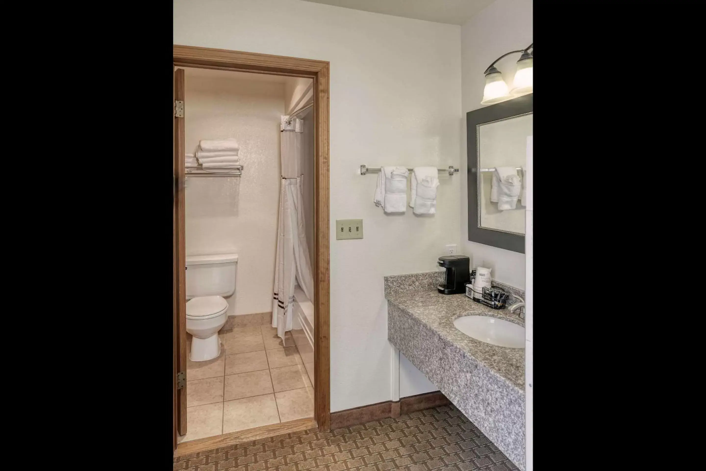 King Cabin with Mountain View in Ridgeline Hotel at Yellowstone, an Ascend Collection Hotel King Cabin with Mountain View in Ridgeline Hotel at Yellowstone, an Ascend Collection Hotel