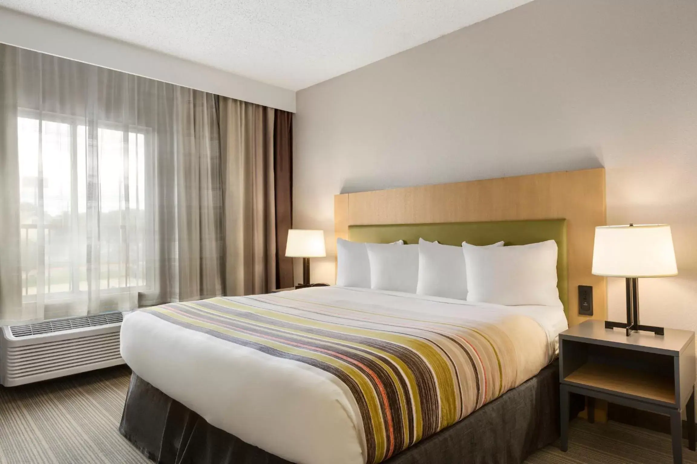 Bedroom, Bed in Country Inn & Suites by Radisson, Austin North (Pflugerville), TX