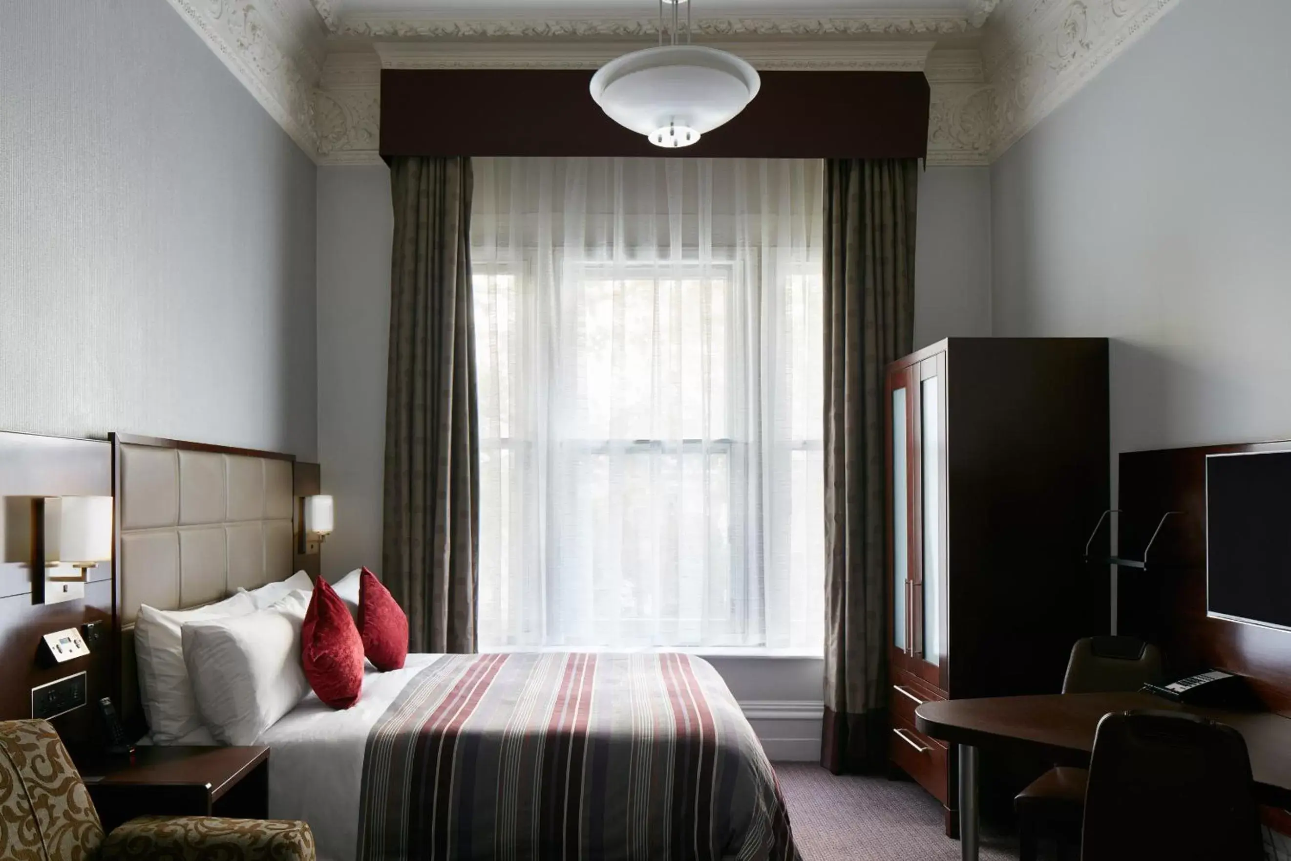 Bedroom, Bed in The Grand at Trafalgar Square