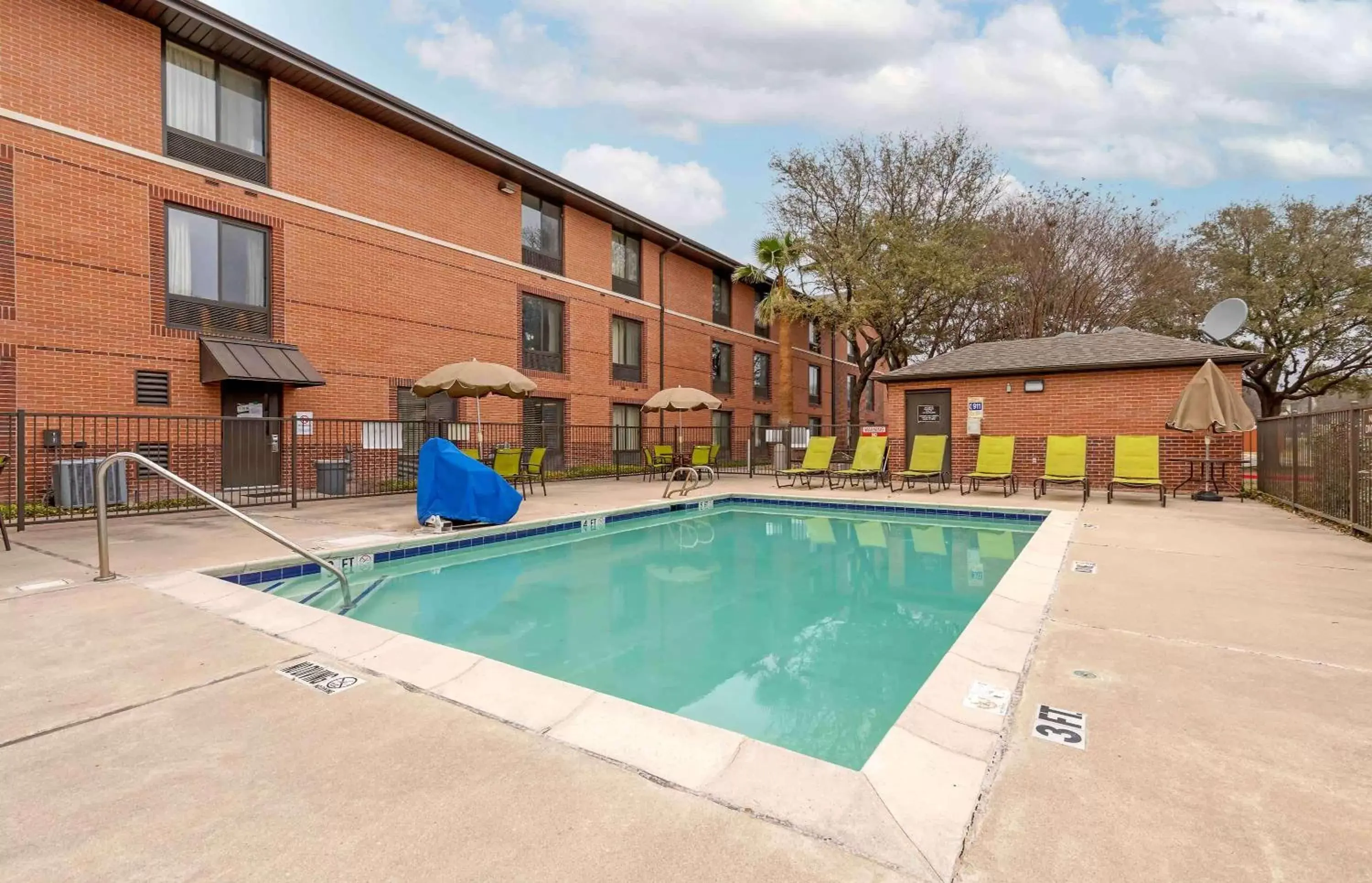 Pool view, Swimming Pool in Extended Stay America Suites - Austin - Metro